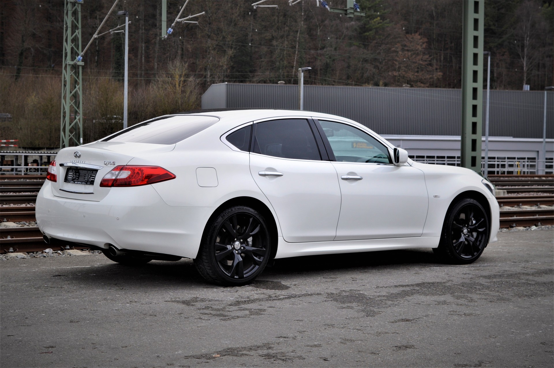 INFINITI Q70S Premium Automatic-image-5