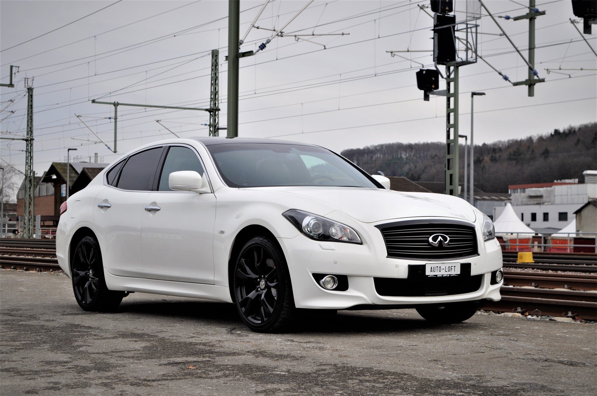INFINITI Q70S Premium Automatic-image-2