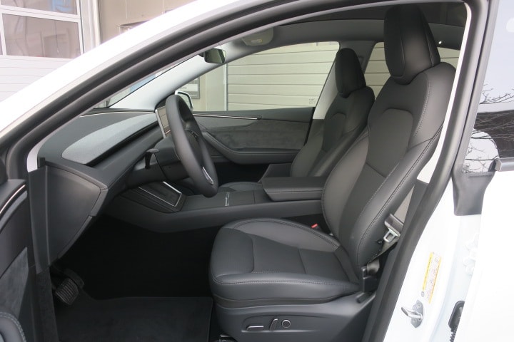 TESLA Model Y Premium AWD-image-6