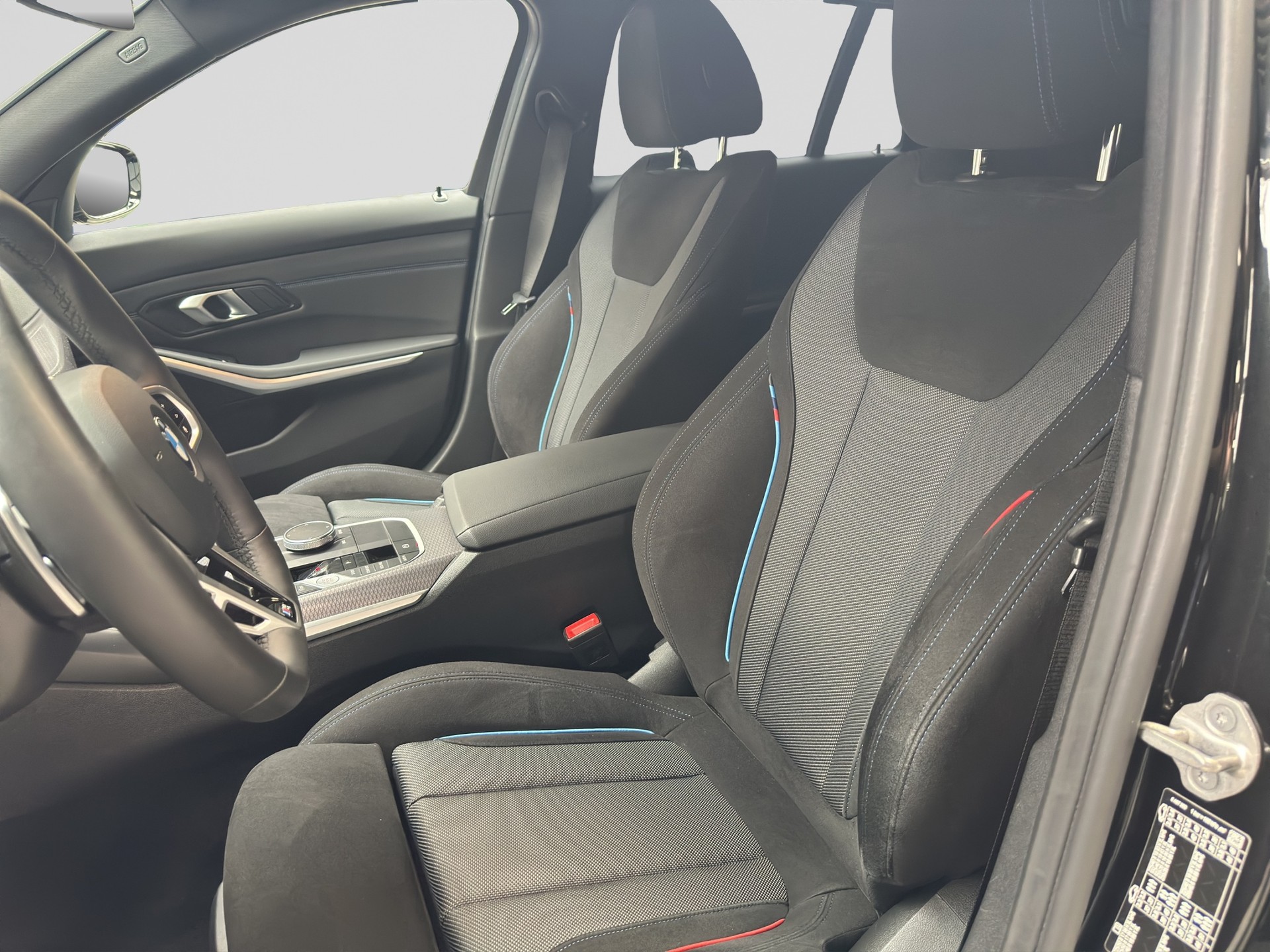 BMW 330i Touring xDrive M Sport Shadow Line Steptronic-image-5