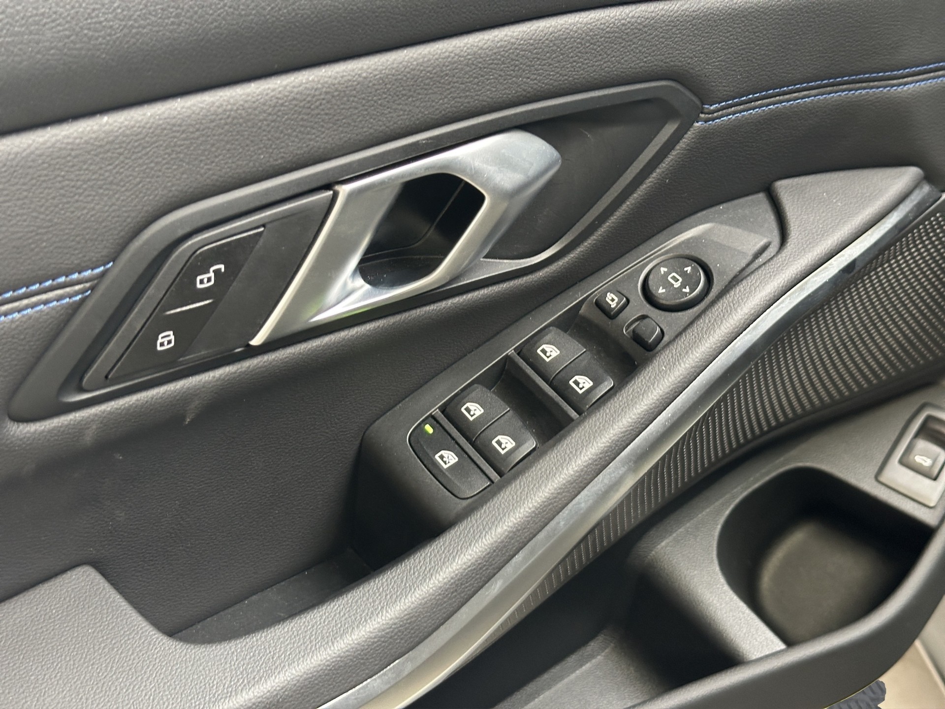 BMW 330i Touring xDrive M Sport Shadow Line Steptronic-image-8