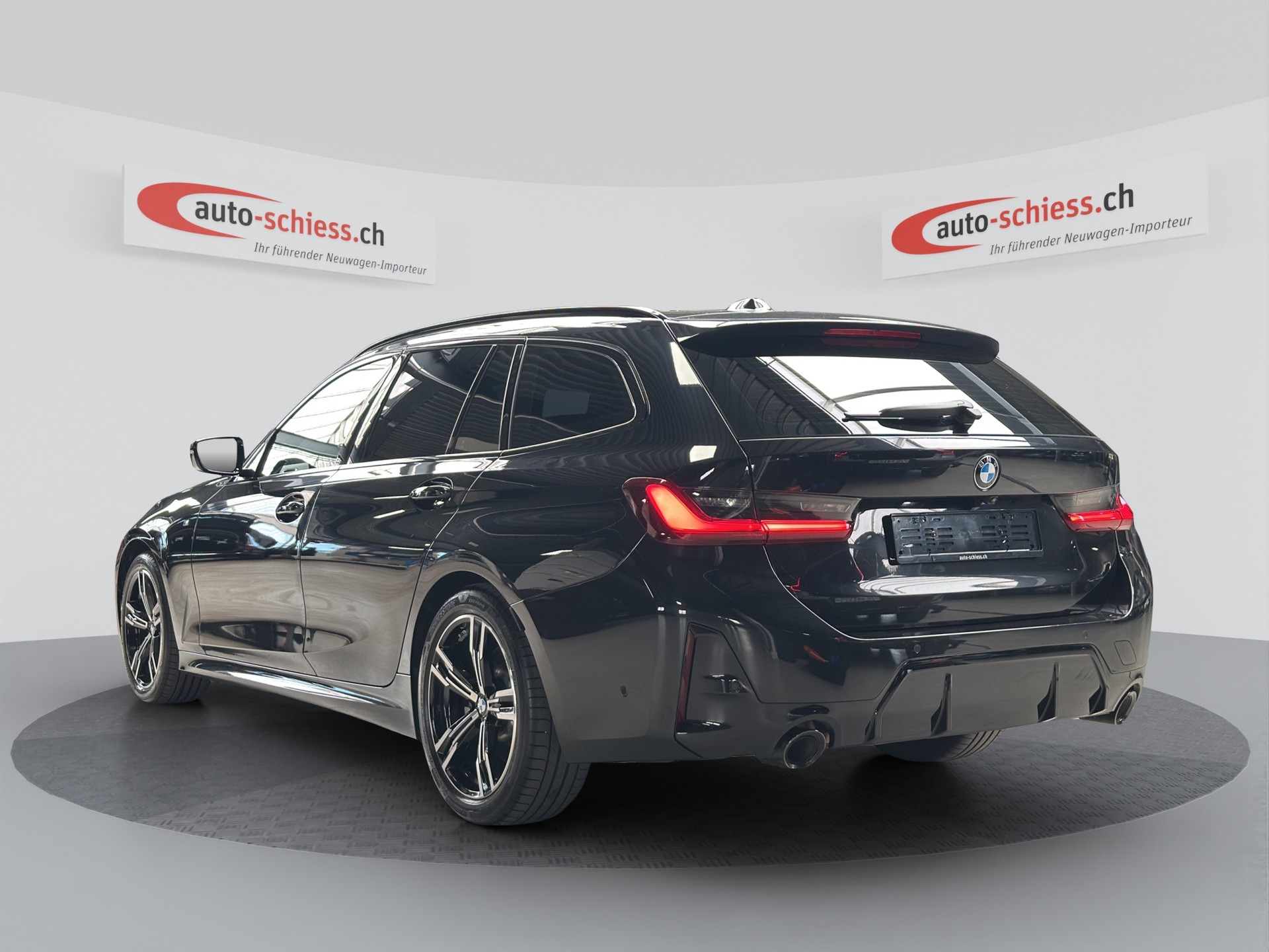 BMW 330i Touring xDrive M Sport Shadow Line Steptronic-image-2