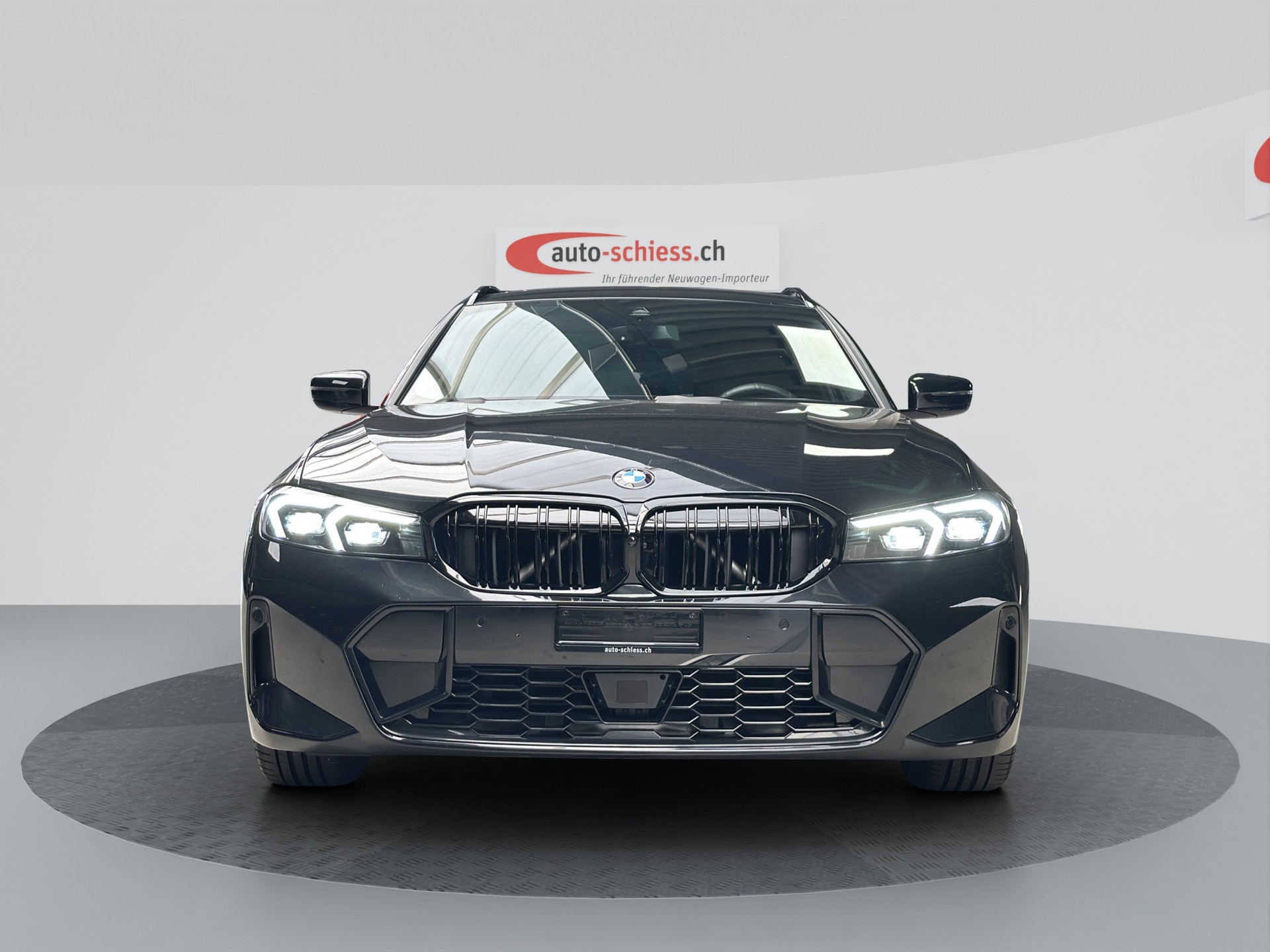 BMW 330i Touring xDrive M Sport Shadow Line Steptronic-image-1