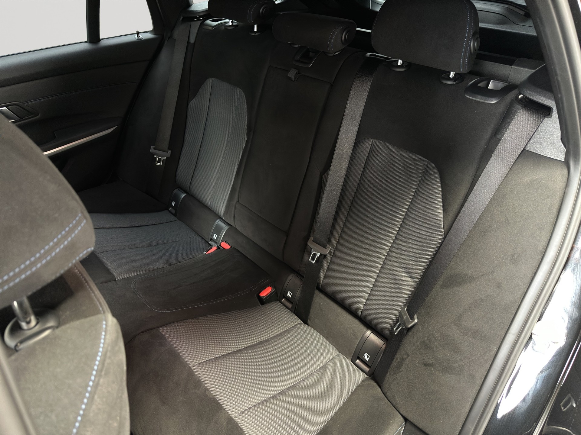 BMW 330i Touring xDrive M Sport Shadow Line Steptronic-image-7