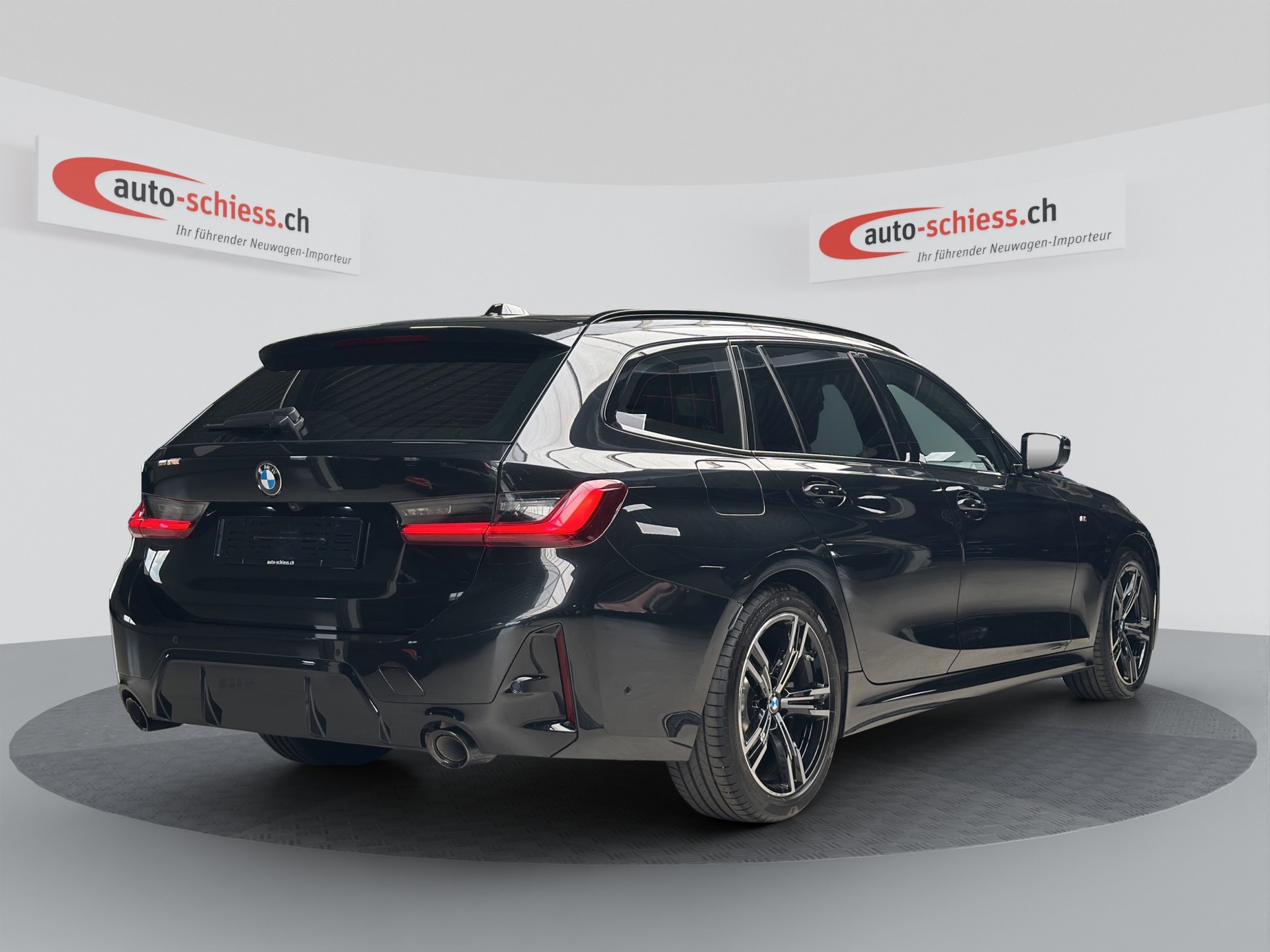 BMW 330i Touring xDrive M Sport Shadow Line Steptronic-image-4