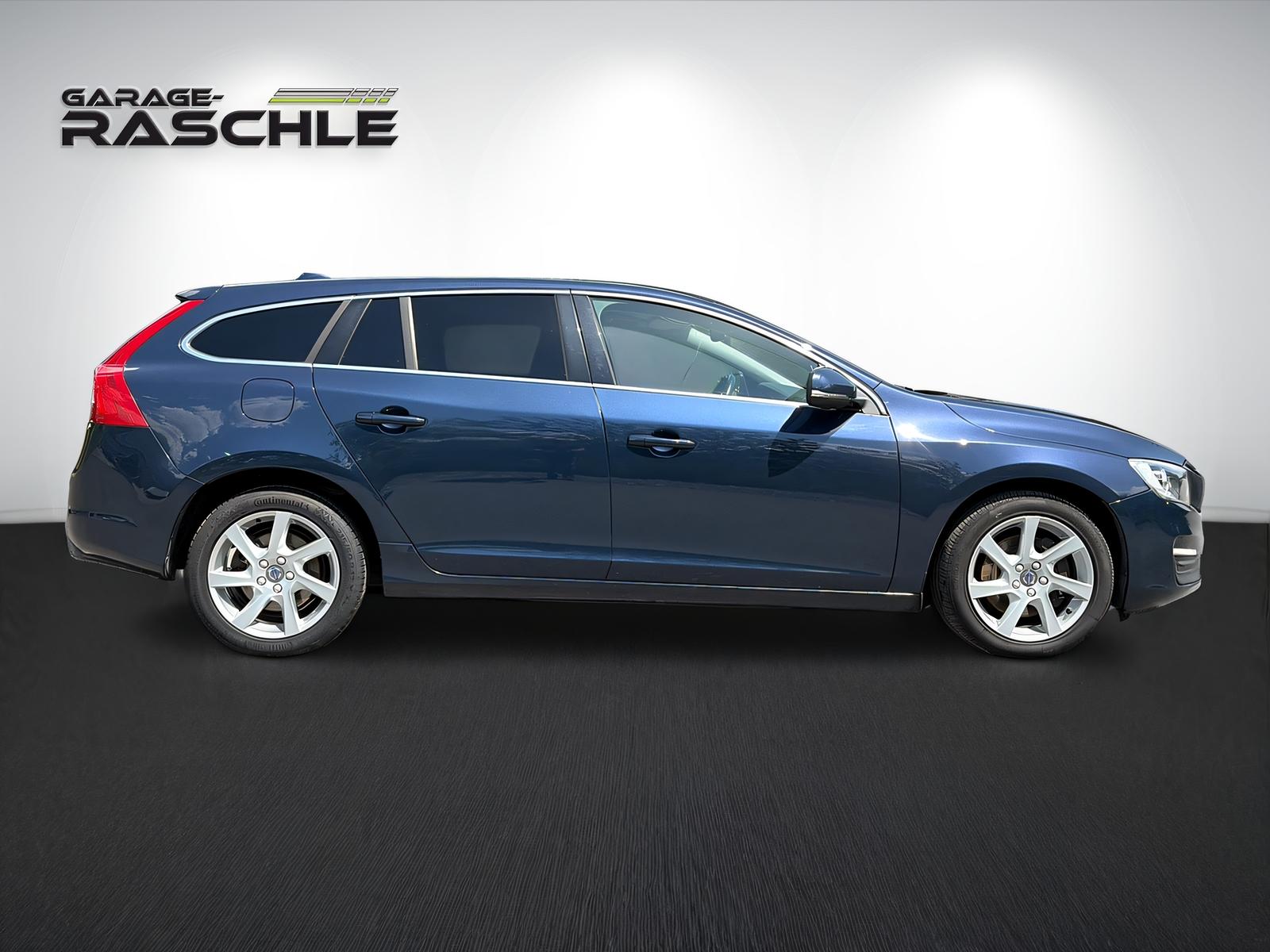VOLVO V60 2.4 D5 Momentum AWD-image-5