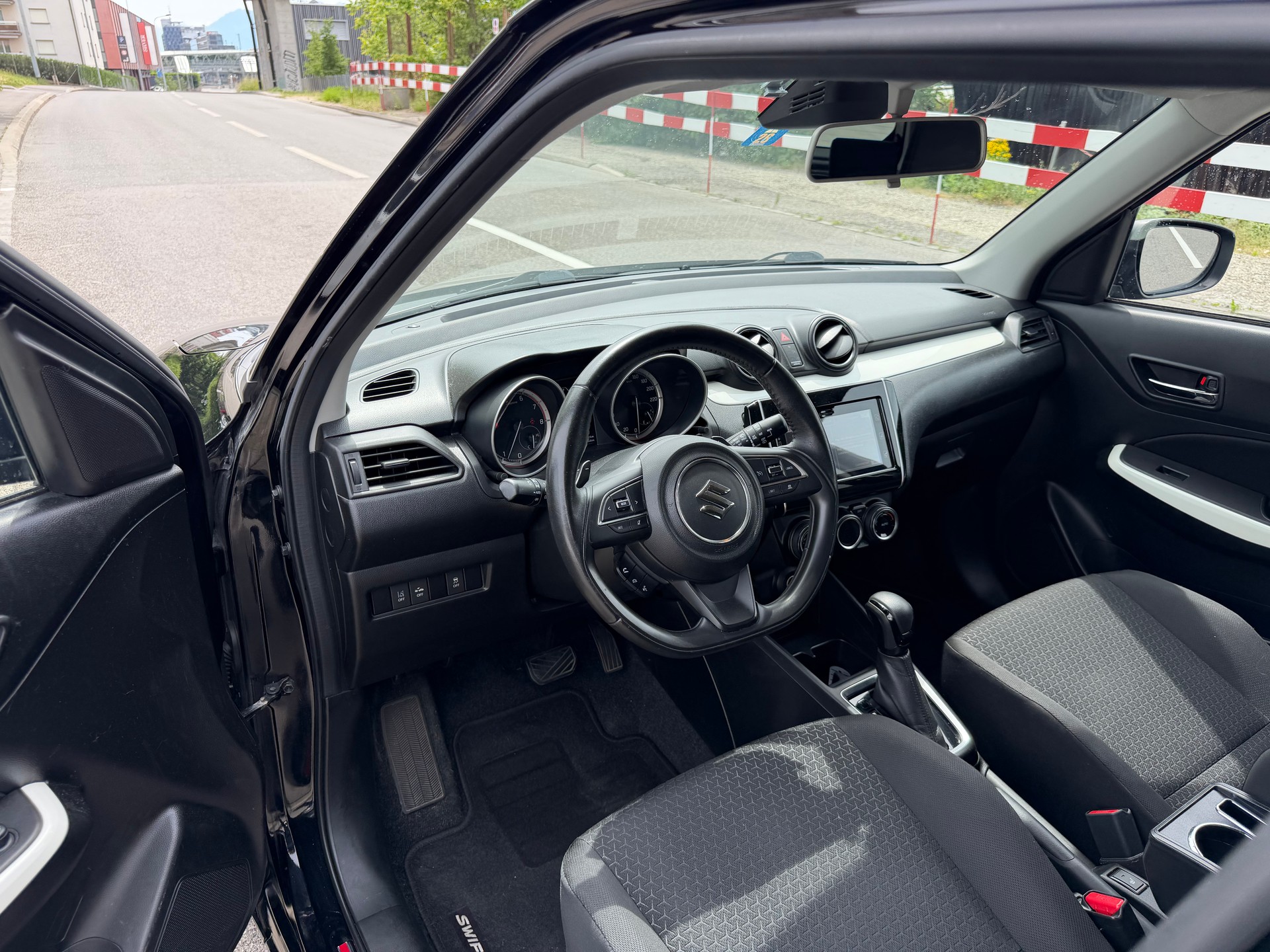 SUZUKI Swift 1.0 12V Compact Top Automatic-image-6