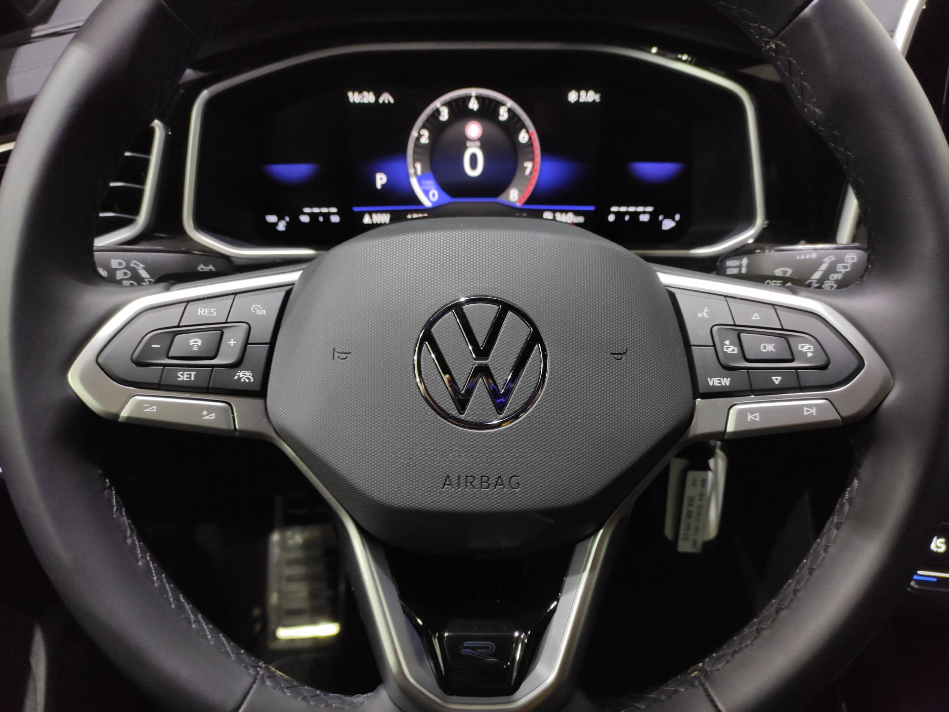 VW T-Roc 2.0 TSI R-Line DSG 4motion-image-6