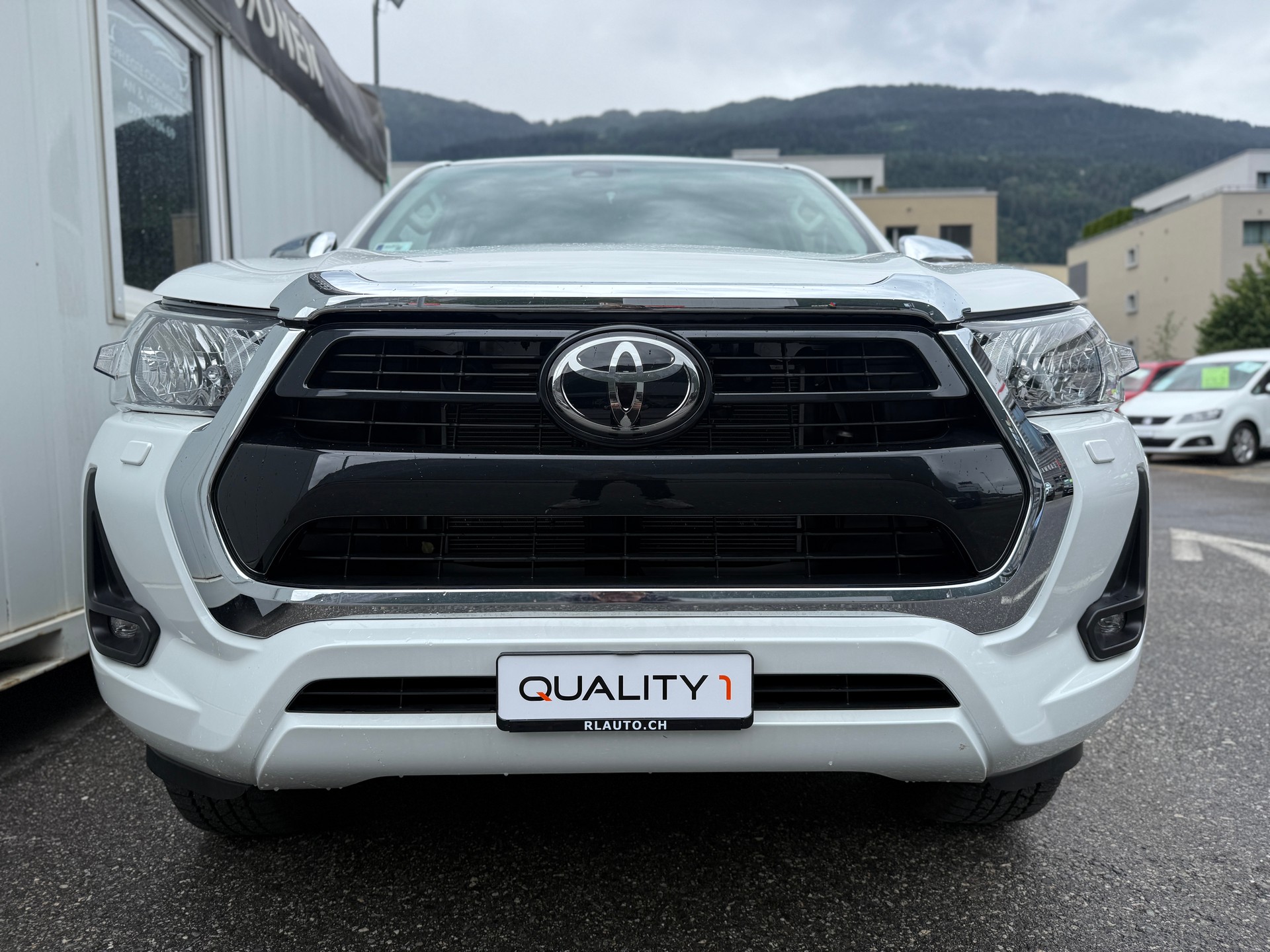 TOYOTA Hilux 2.4D-4D Comfort Double Cab 4x4 *2000 km * AHK 3.5 T * TRITTBRETTER *-image-10