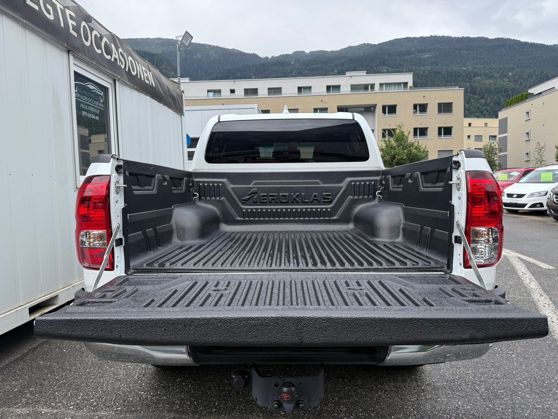 TOYOTA Hilux 2.4D-4D Comfort Double Cab 4x4 *2000 km * AHK 3.5 T * TRITTBRETTER *-image-5
