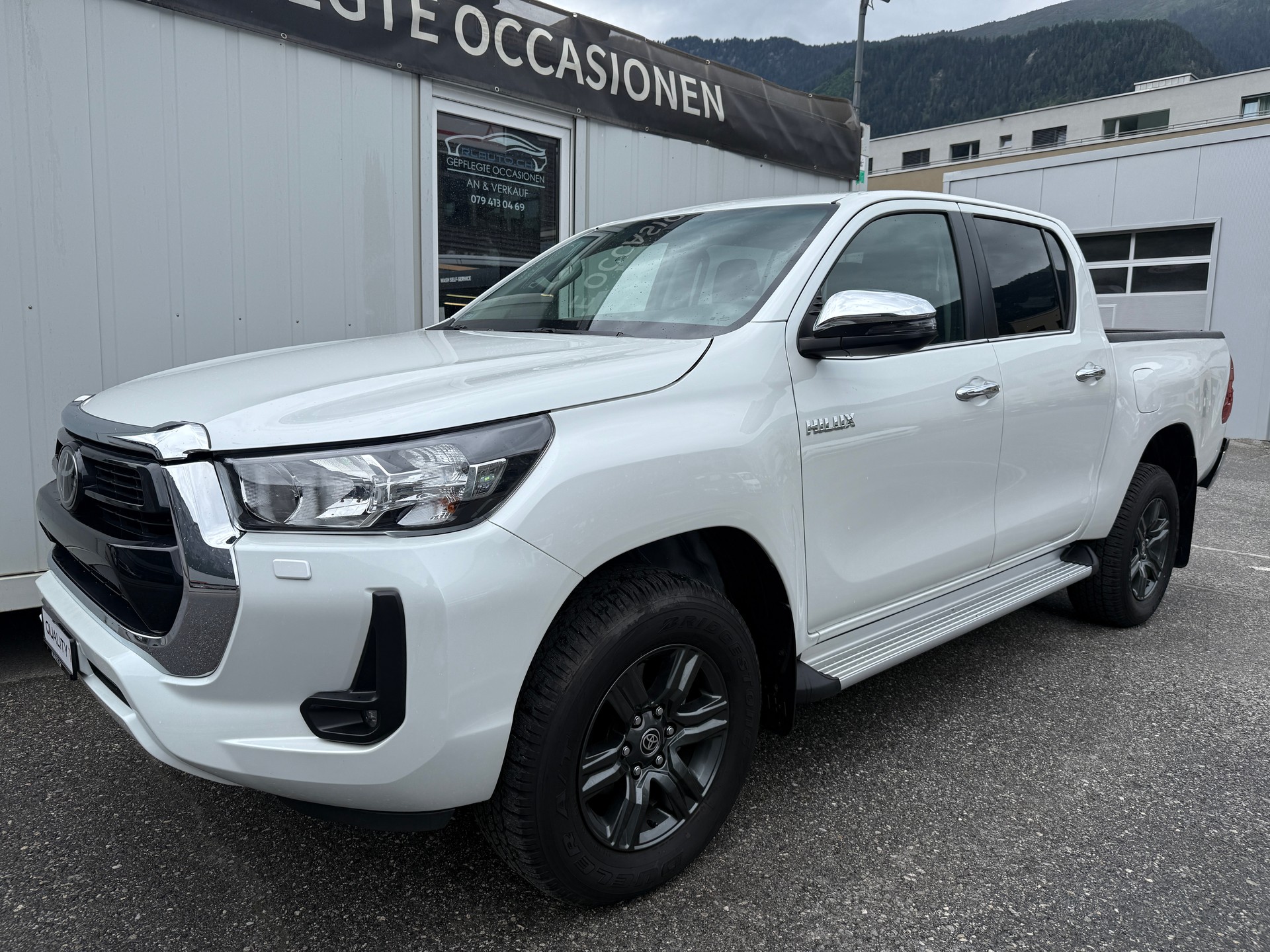 TOYOTA Hilux 2.4D-4D Comfort Double Cab 4x4 *2000 km * AHK 3.5 T * TRITTBRETTER *-image-8