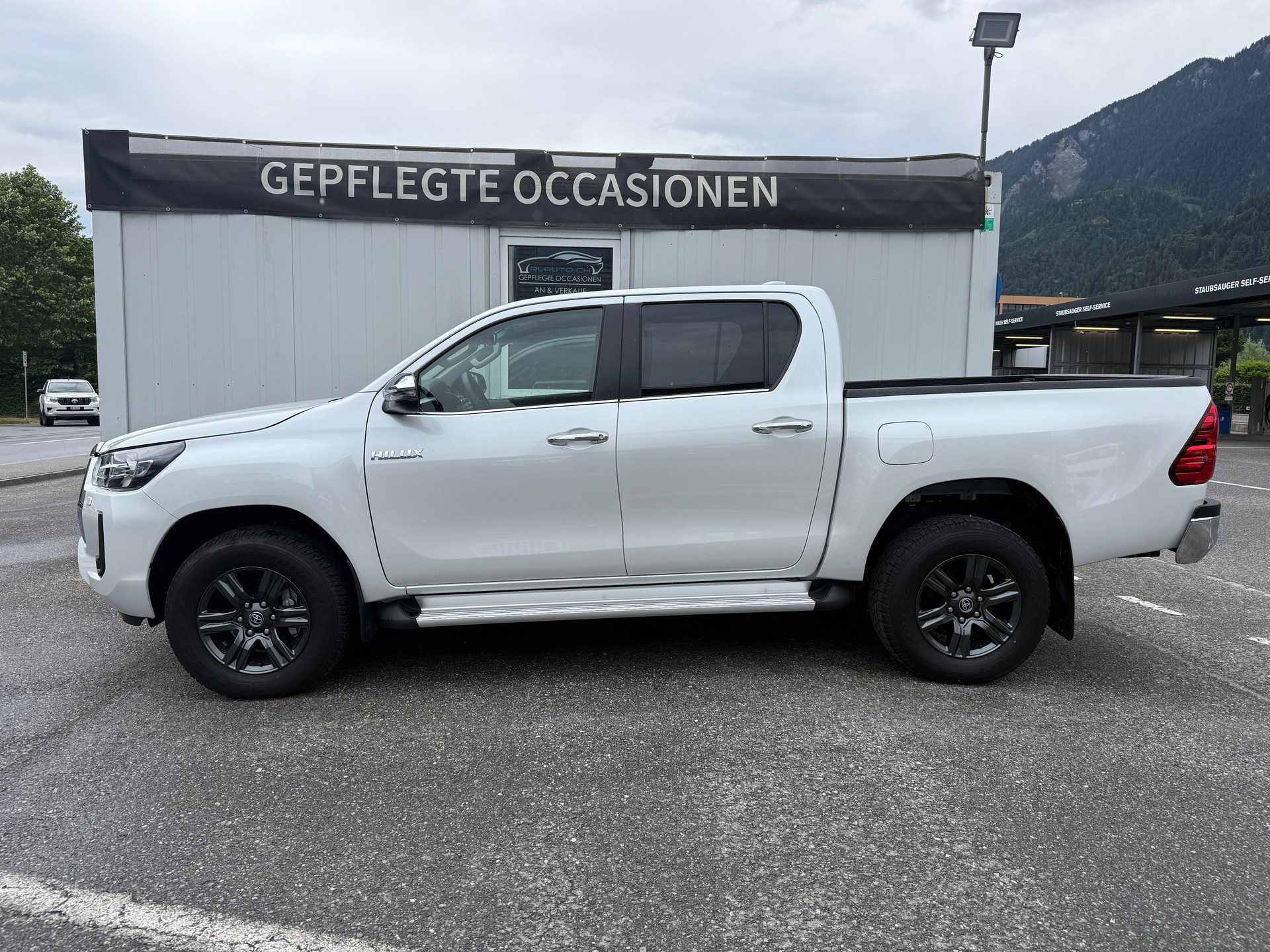 TOYOTA Hilux 2.4D-4D Comfort Double Cab 4x4 *2000 km * AHK 3.5 T * TRITTBRETTER *-image-7