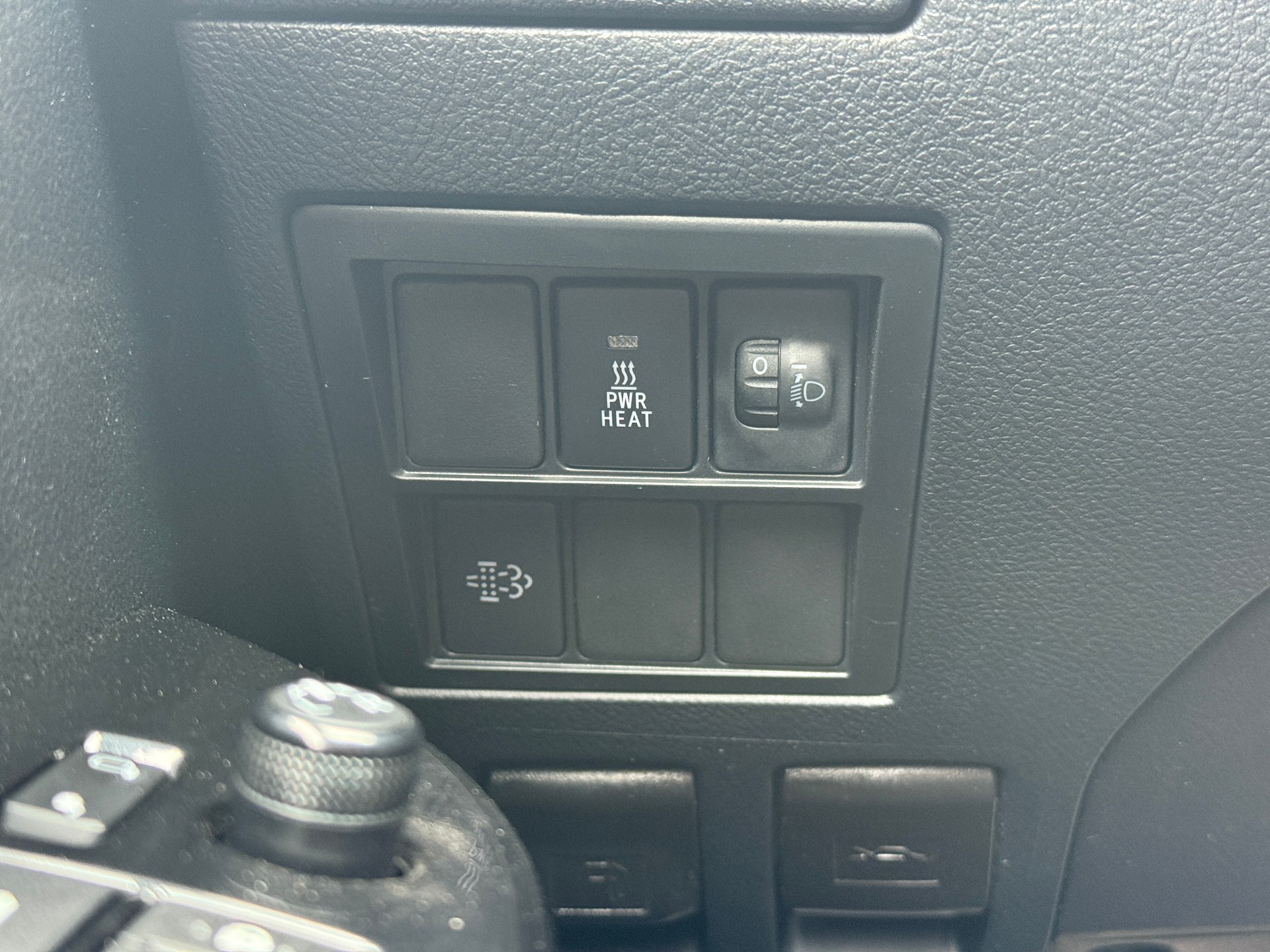 TOYOTA Hilux 2.4D-4D Comfort Double Cab 4x4 *2000 km * AHK 3.5 T * TRITTBRETTER *-image-26