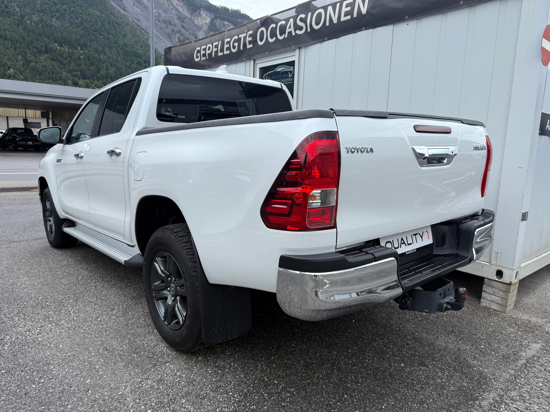 TOYOTA Hilux 2.4D-4D Comfort Double Cab 4x4 *2000 km * AHK 3.5 T * TRITTBRETTER *-image-6