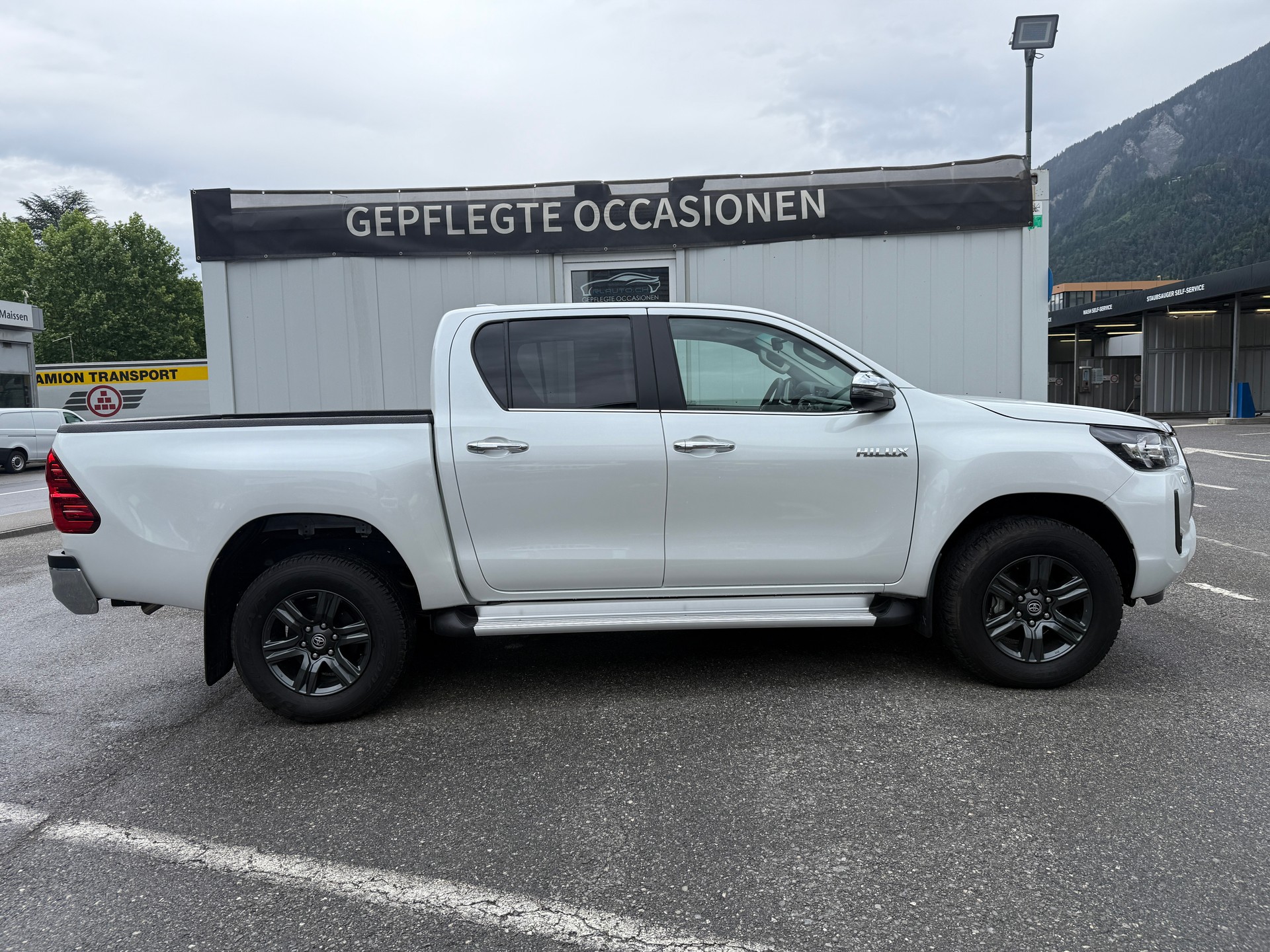TOYOTA Hilux 2.4D-4D Comfort Double Cab 4x4 *2000 km * AHK 3.5 T * TRITTBRETTER *-showroom-element-2