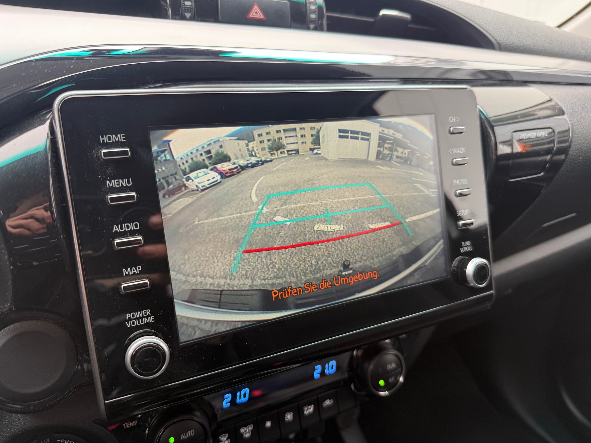 TOYOTA Hilux 2.4D-4D Comfort Double Cab 4x4 *2000 km * AHK 3.5 T * TRITTBRETTER *-image-24