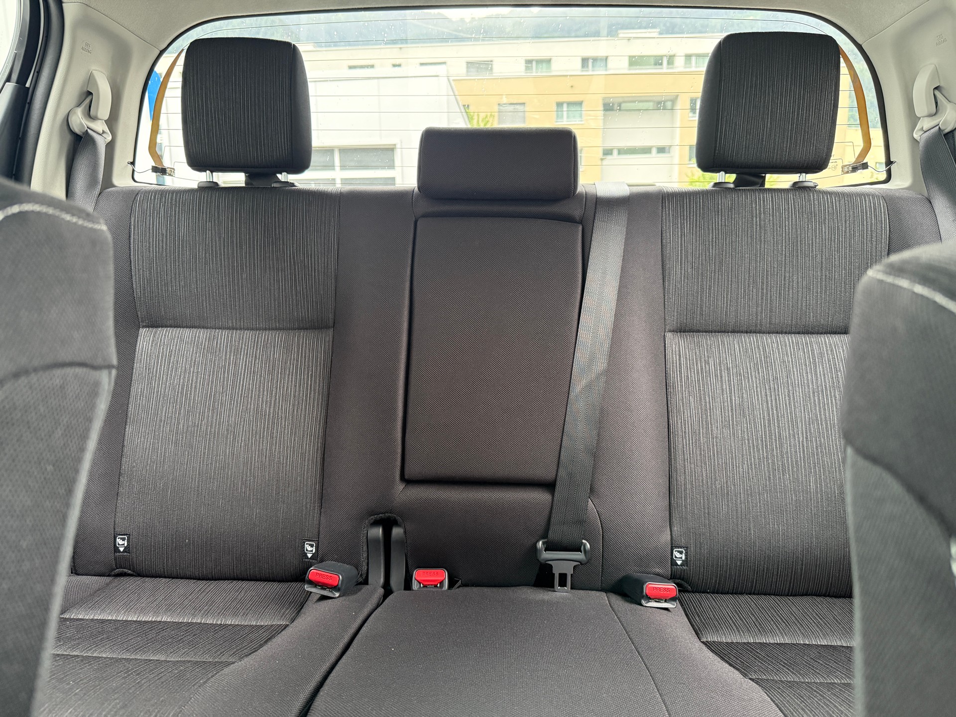 TOYOTA Hilux 2.4D-4D Comfort Double Cab 4x4 *2000 km * AHK 3.5 T * TRITTBRETTER *-image-19