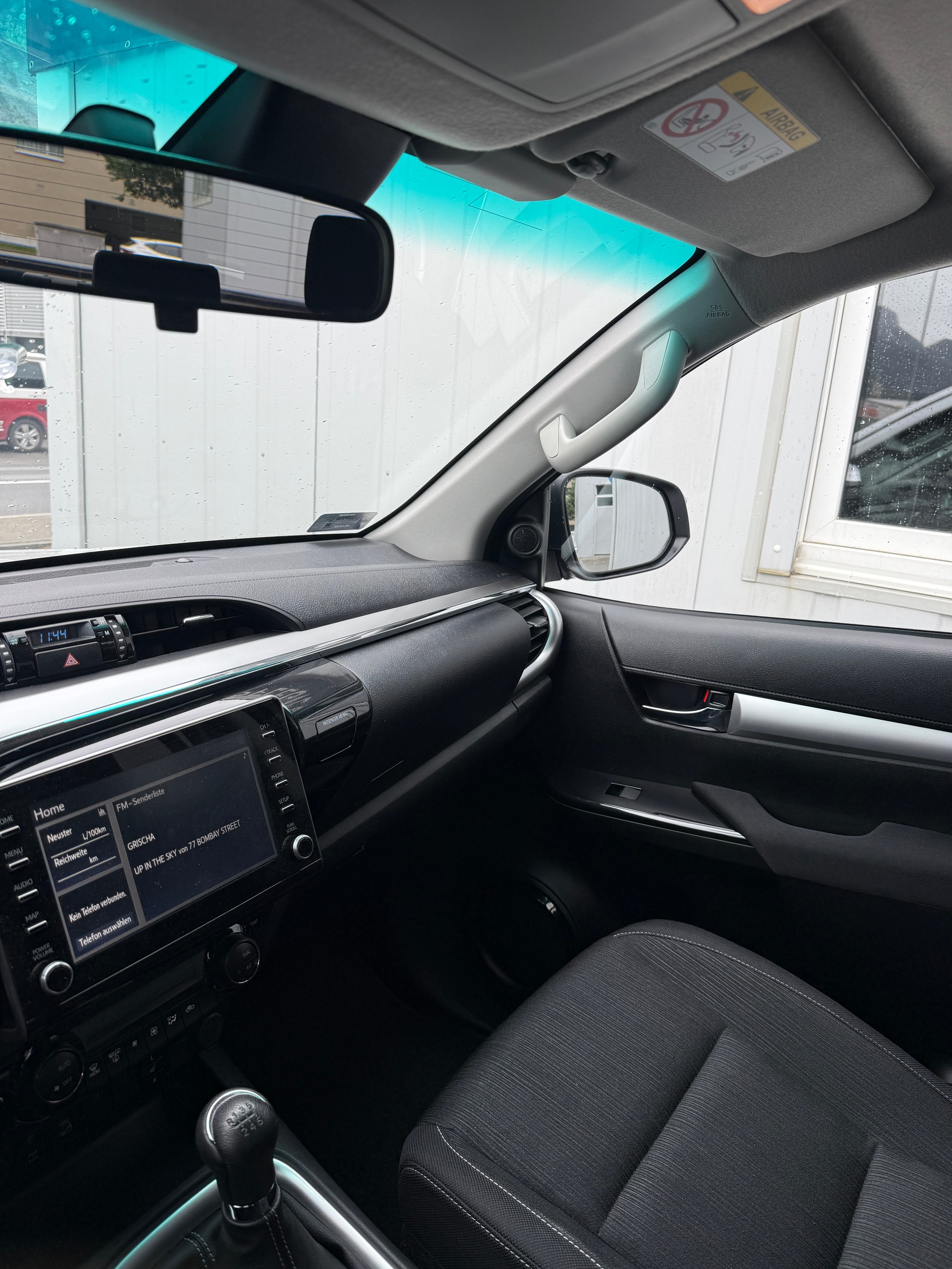TOYOTA Hilux 2.4D-4D Comfort Double Cab 4x4 *2000 km * AHK 3.5 T * TRITTBRETTER *-image-17