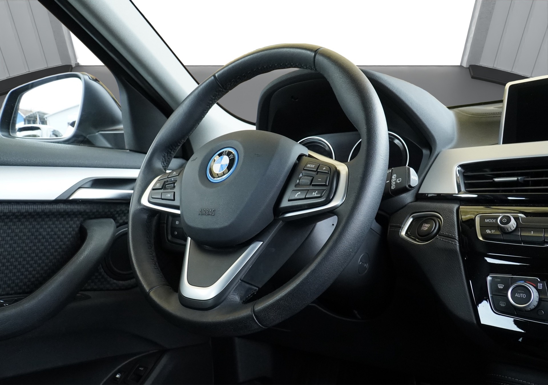 BMW X2 xDrive 25e Steptronic *CH Fahrzeug & Gratis-Service*-image-13