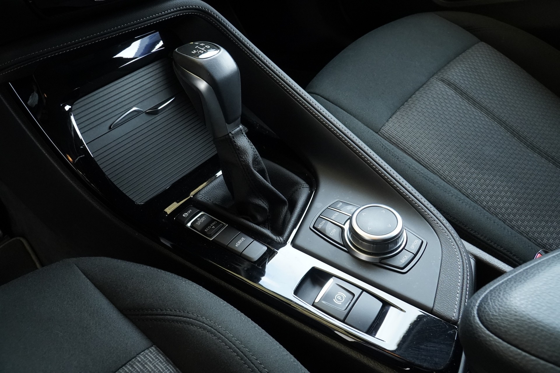 BMW X2 xDrive 25e Steptronic *CH Fahrzeug & Gratis-Service*-image-9
