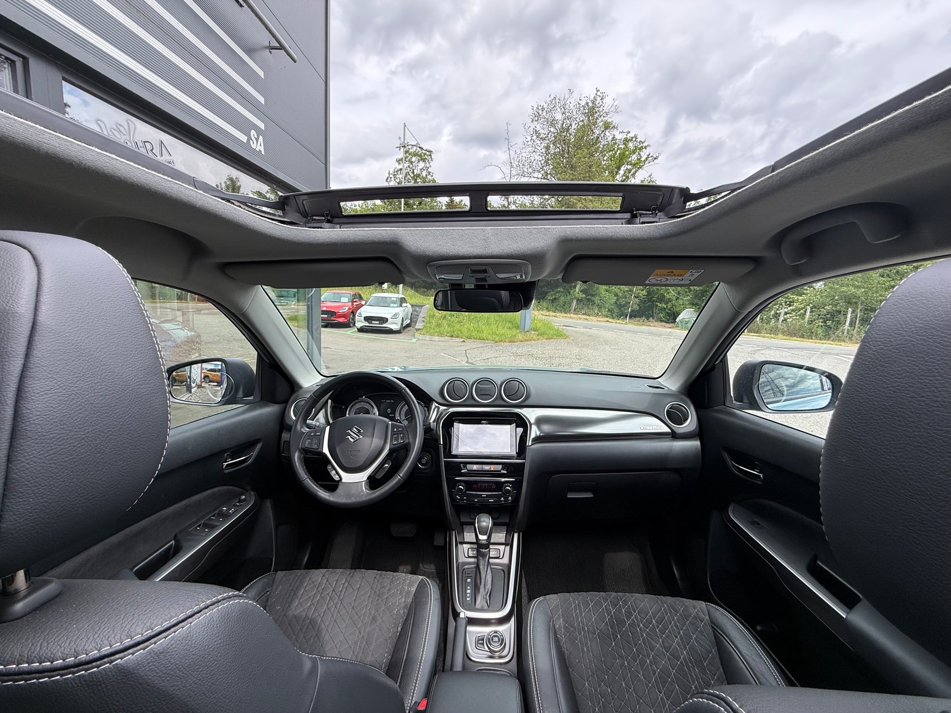 SUZUKI Vitara 1.5 Hybrid Compact Top 4x4 AGS-image-10