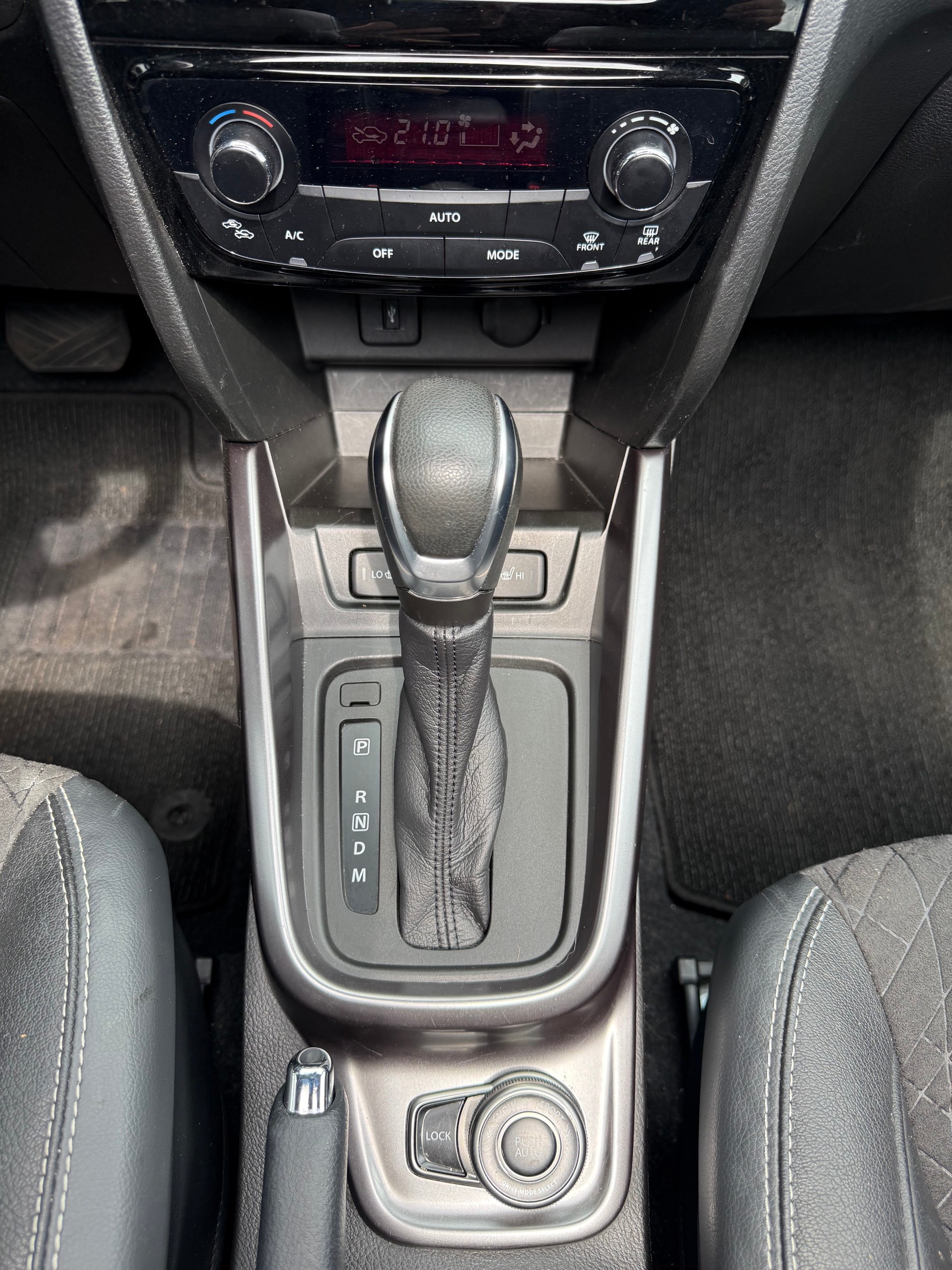 SUZUKI Vitara 1.5 Hybrid Compact Top 4x4 AGS-image-14