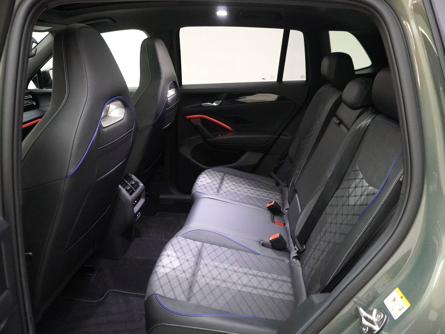 VW Tiguan 2.0 TSI DSG R-Line Black Style 4Motion-image-10