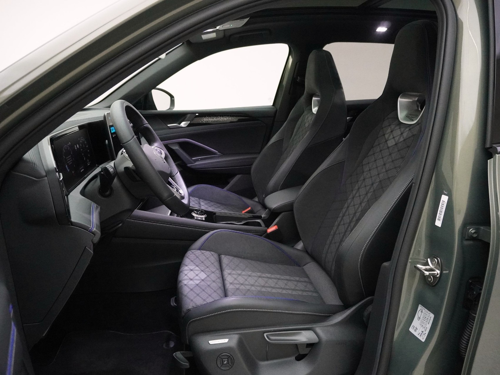 VW Tiguan 2.0 TSI DSG R-Line Black Style 4Motion-image-9