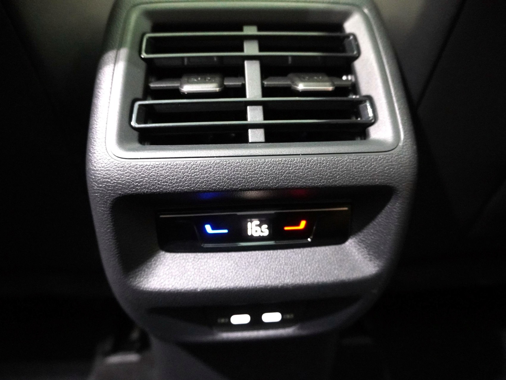 VW Tiguan 2.0 TSI DSG R-Line Black Style 4Motion-image-12