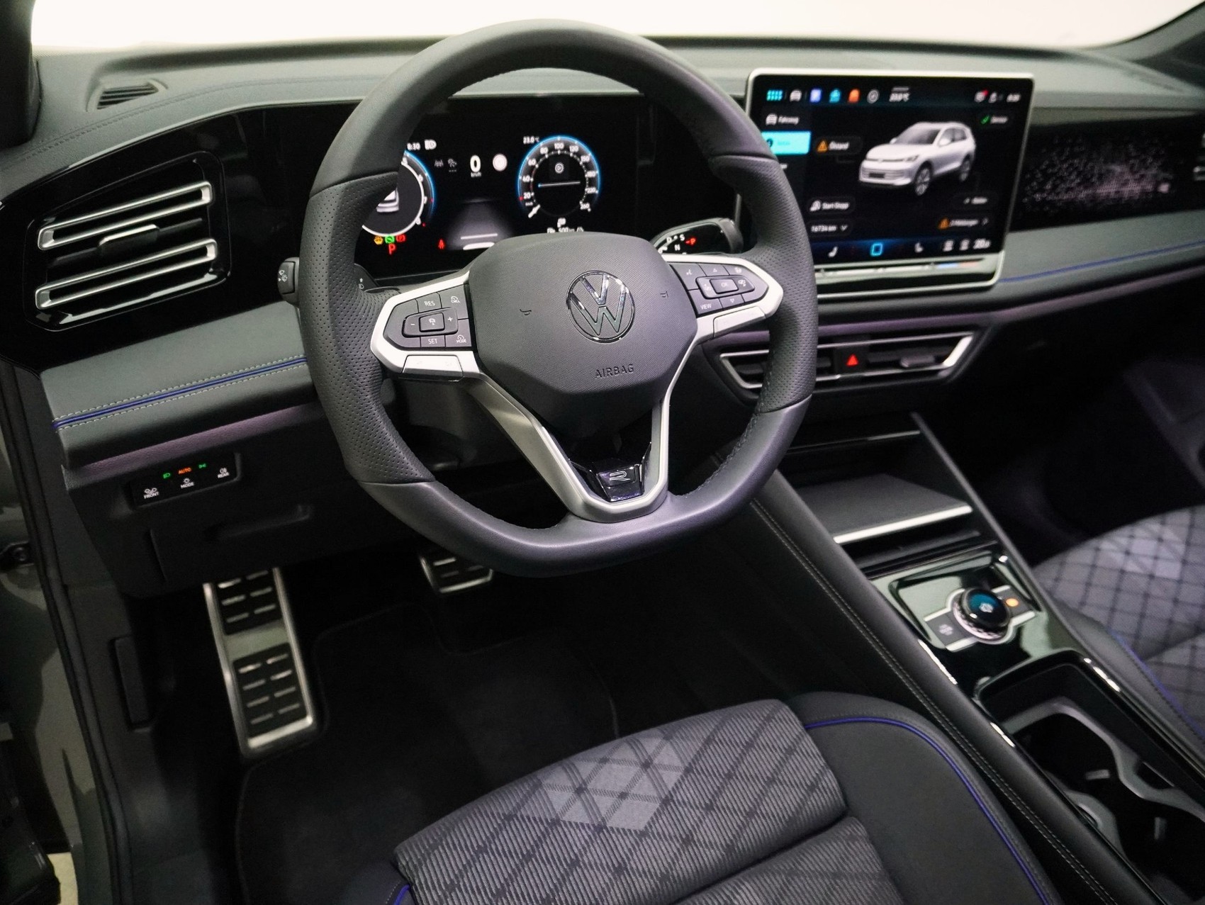 VW Tiguan 2.0 TSI DSG R-Line Black Style 4Motion-image-8