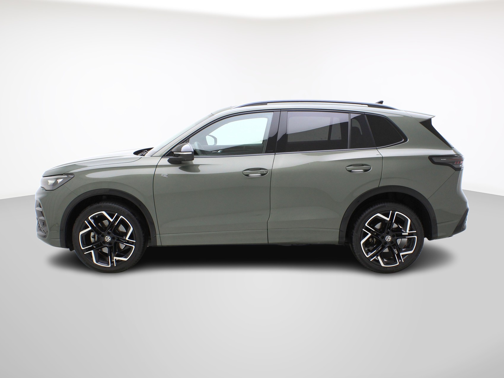 VW Tiguan 2.0 TSI DSG R-Line Black Style 4Motion-image-5