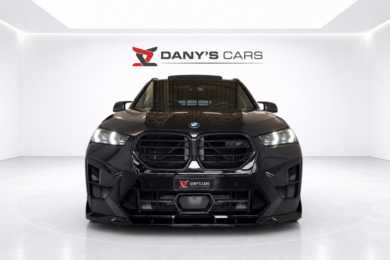 BMW X5M Competition Individual-showroom-element-1