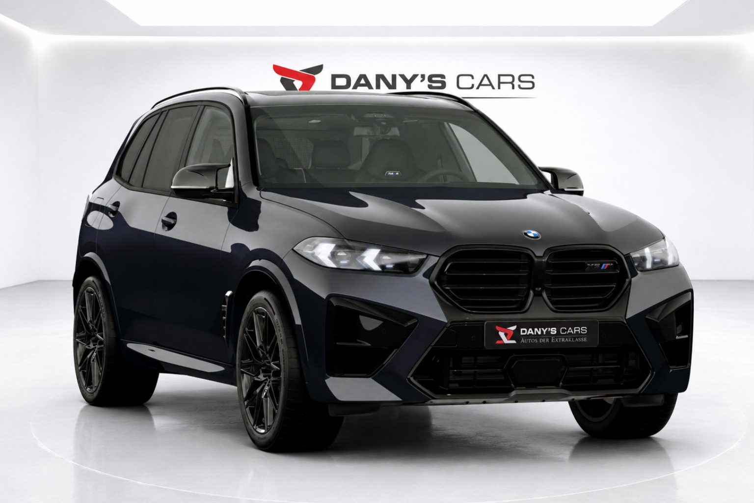 BMW X5M Competition Individual-showroom-element-2