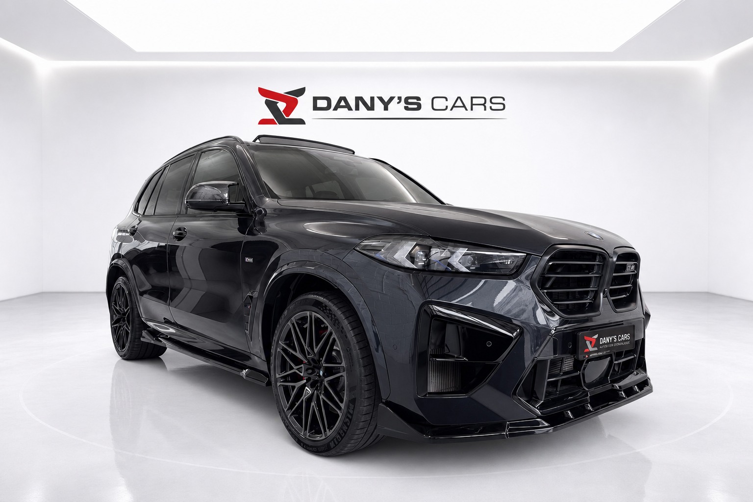 BMW X5M Competition Individual-showroom-element-2