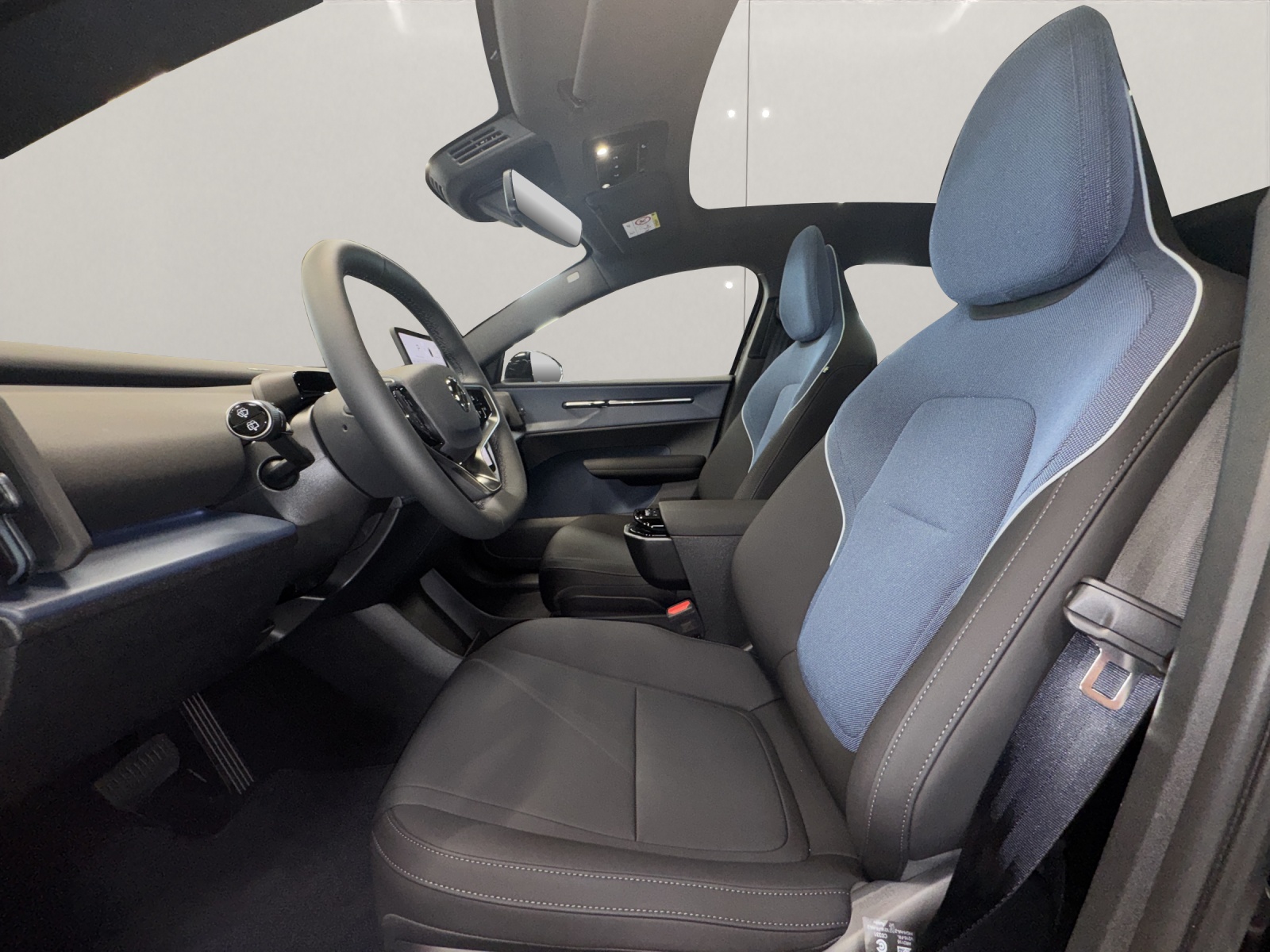 VOLVO EX30 E60 Twin Ultra Performance Sw. Black Ed. AWD-image-8