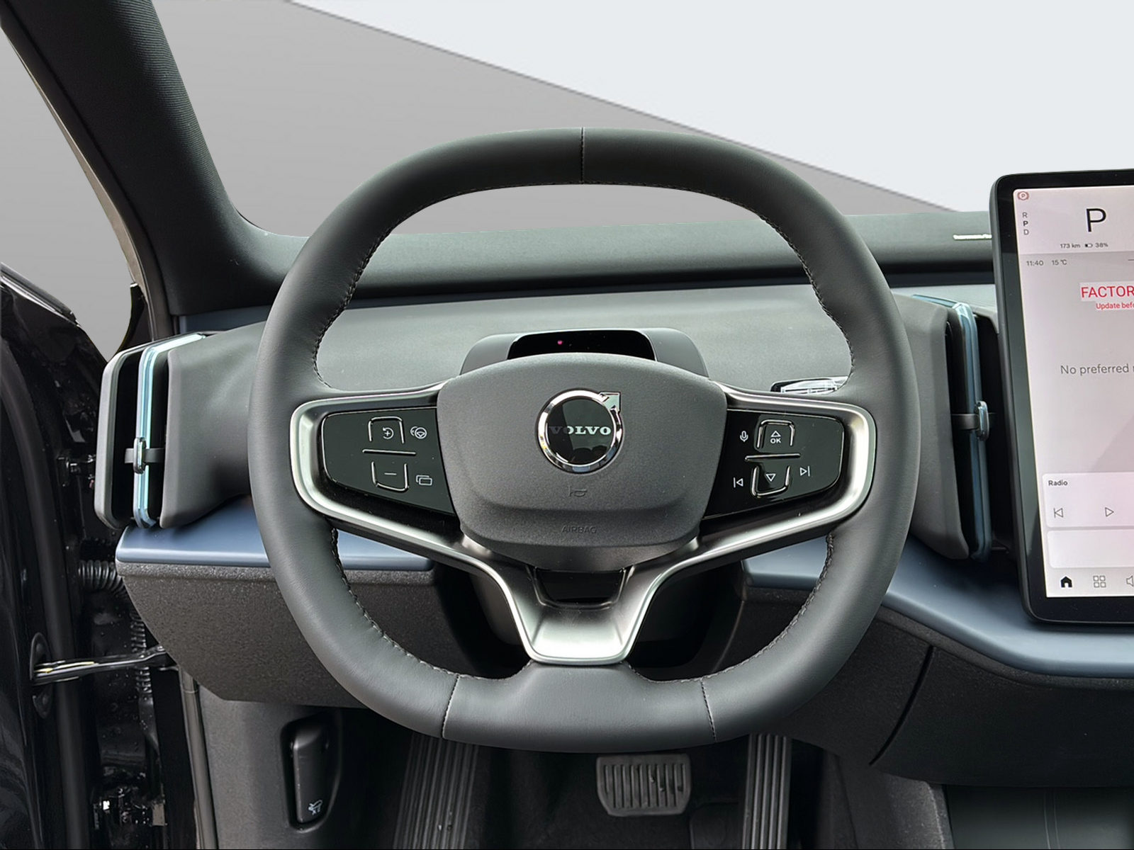 VOLVO EX30 P8 69 kWh AWD Ultra-image-10