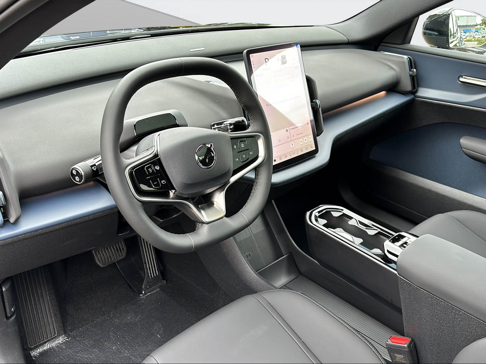 VOLVO EX30 P8 69 kWh AWD Ultra-image-9