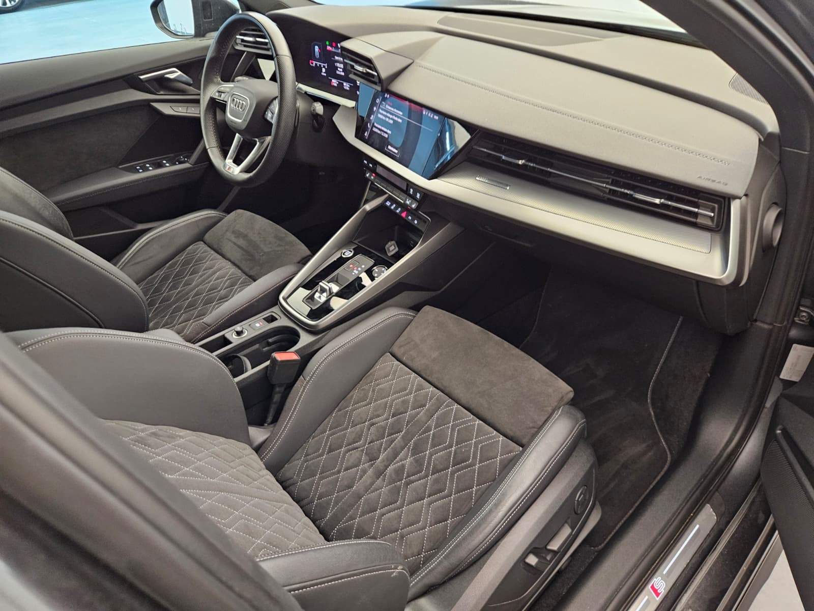 AUDI A3 Sportback 35 TFSI S line Attraction S-tronic-image-11