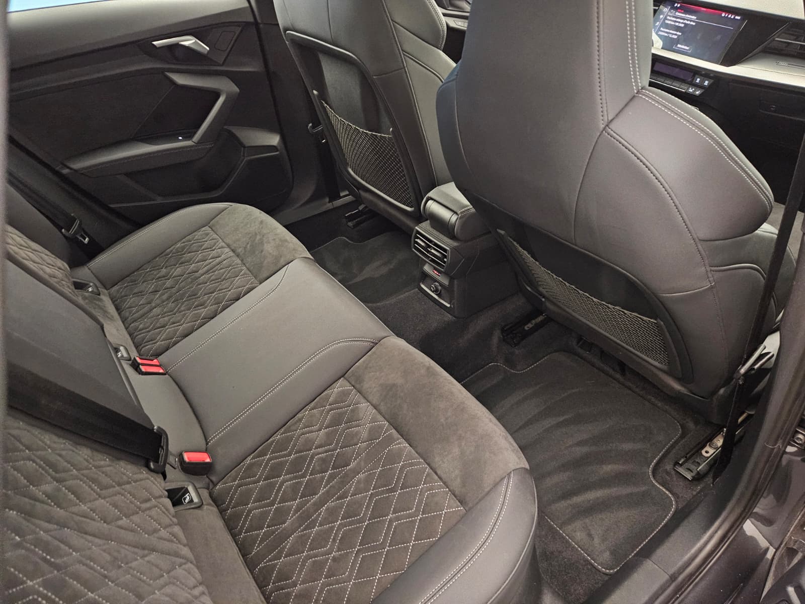 AUDI A3 Sportback 35 TFSI S line Attraction S-tronic-image-13