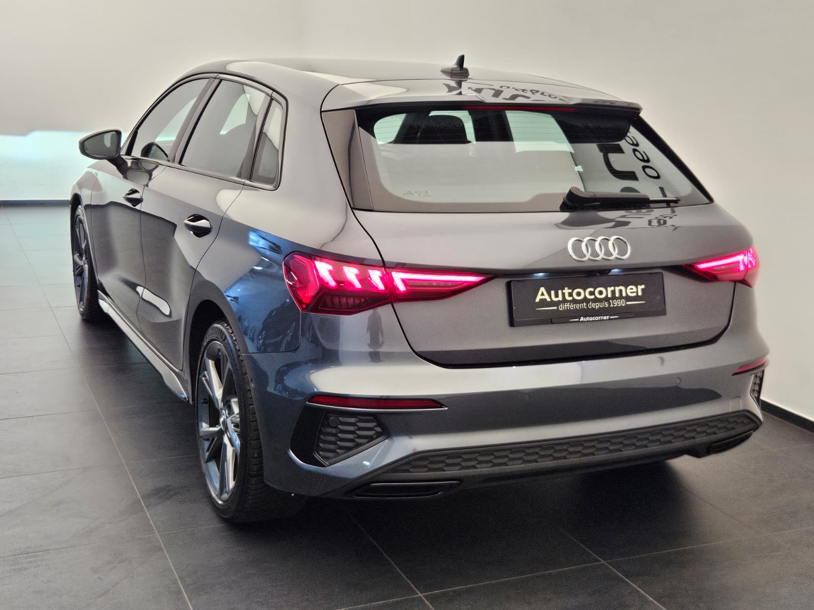 AUDI A3 Sportback 35 TFSI S line Attraction S-tronic-image-8