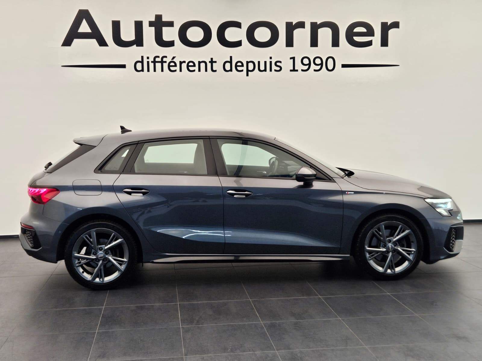 AUDI A3 Sportback 35 TFSI S line Attraction S-tronic-image-5