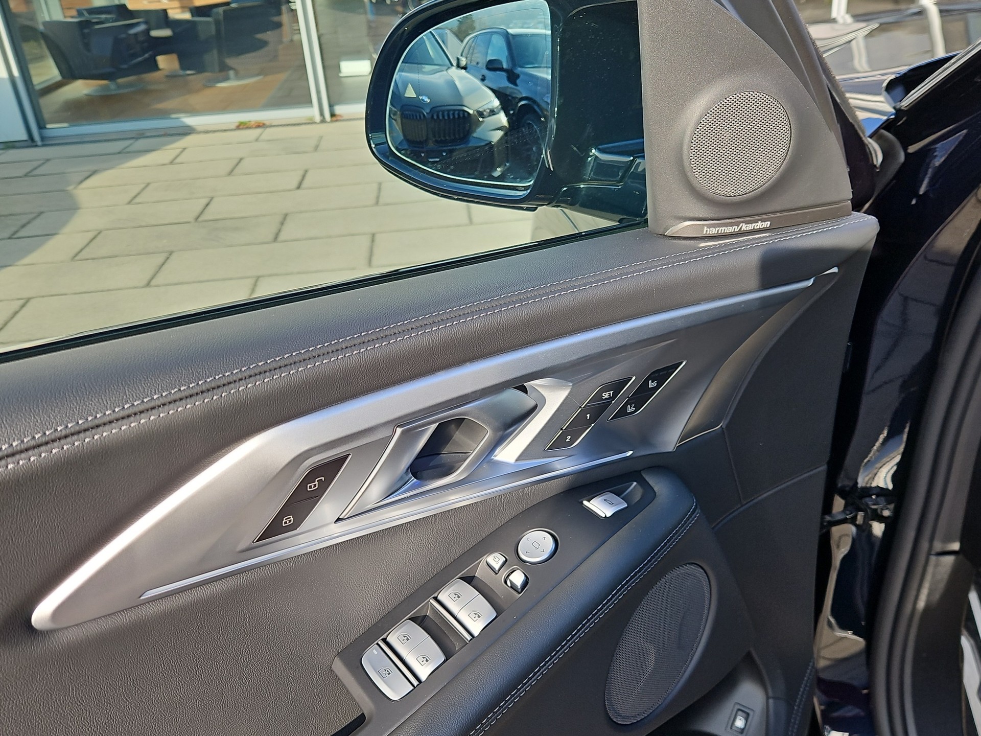 BMW XM xDrive 50e PHEV Steptronic-image-19