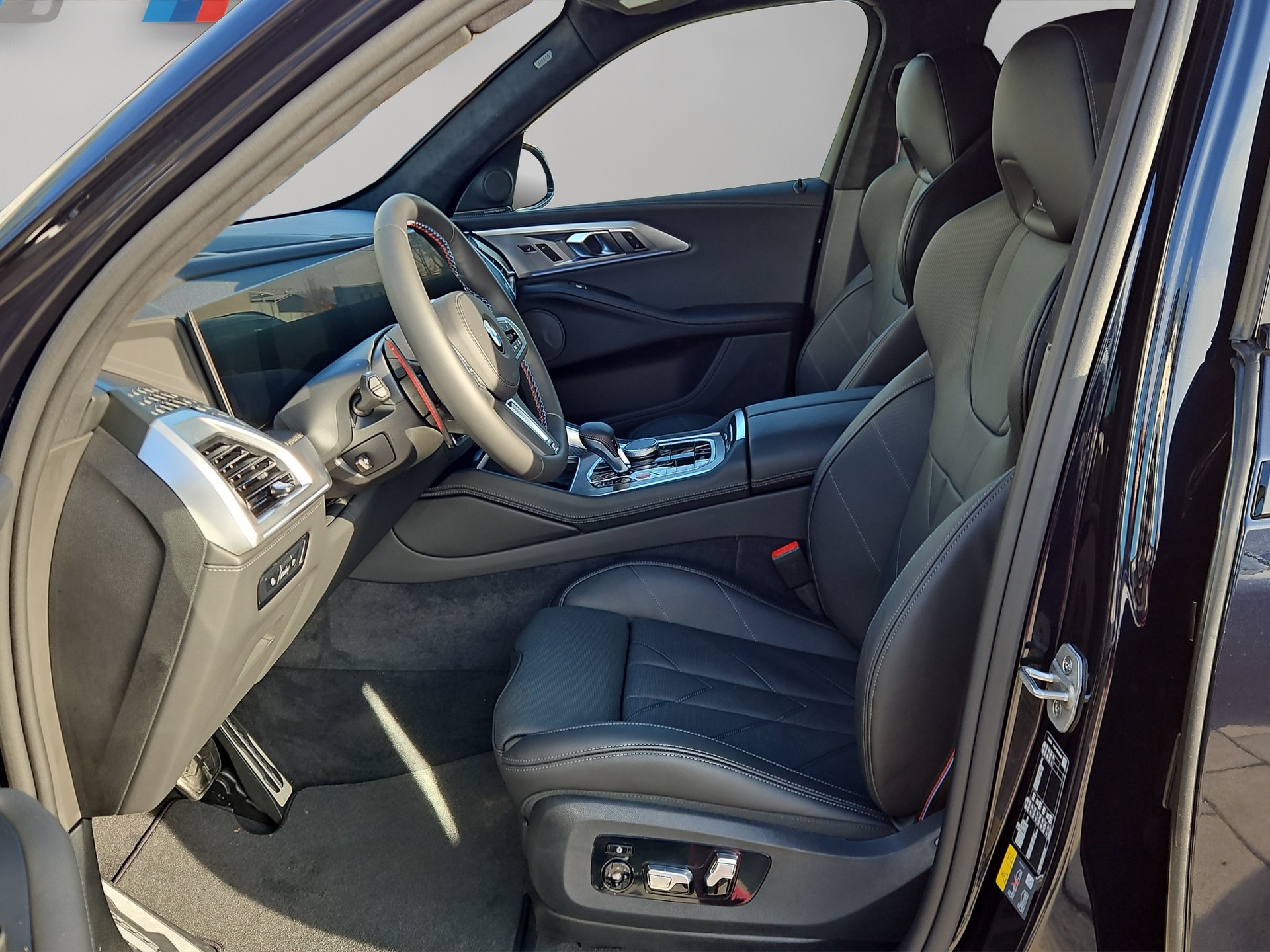 BMW XM xDrive 50e PHEV Steptronic-image-14