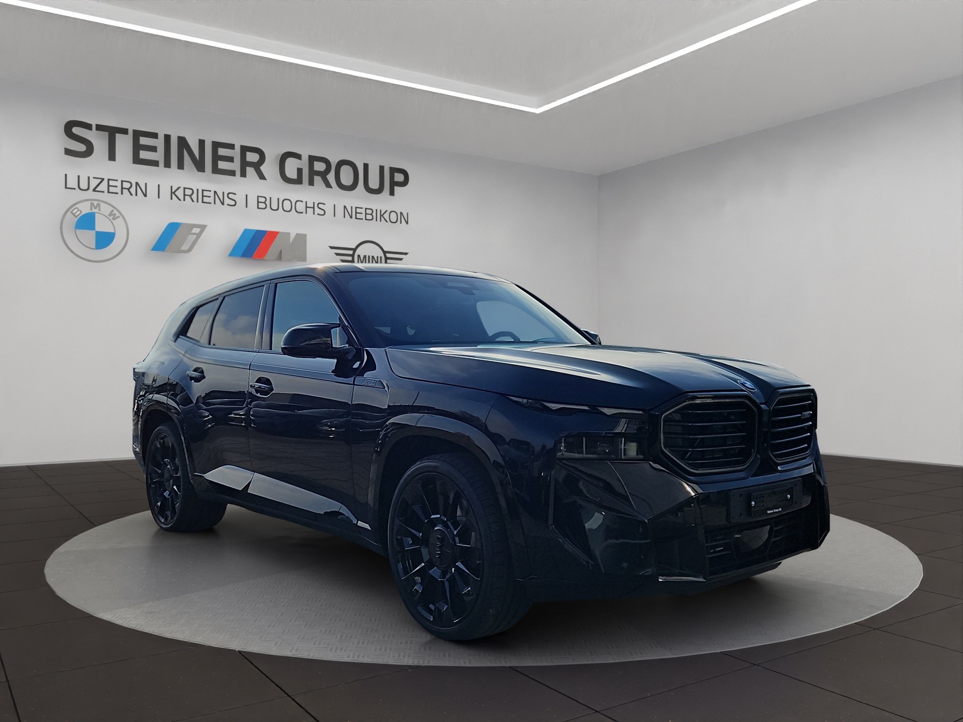 BMW XM xDrive 50e PHEV Steptronic-image-2
