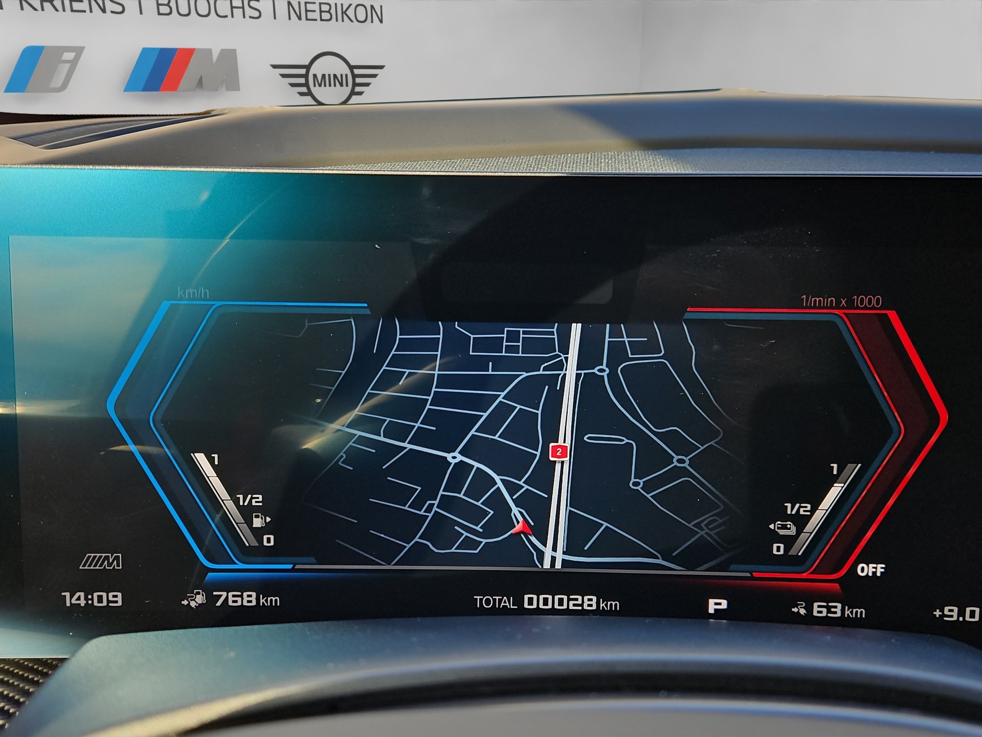 BMW XM xDrive 50e PHEV Steptronic-image-10