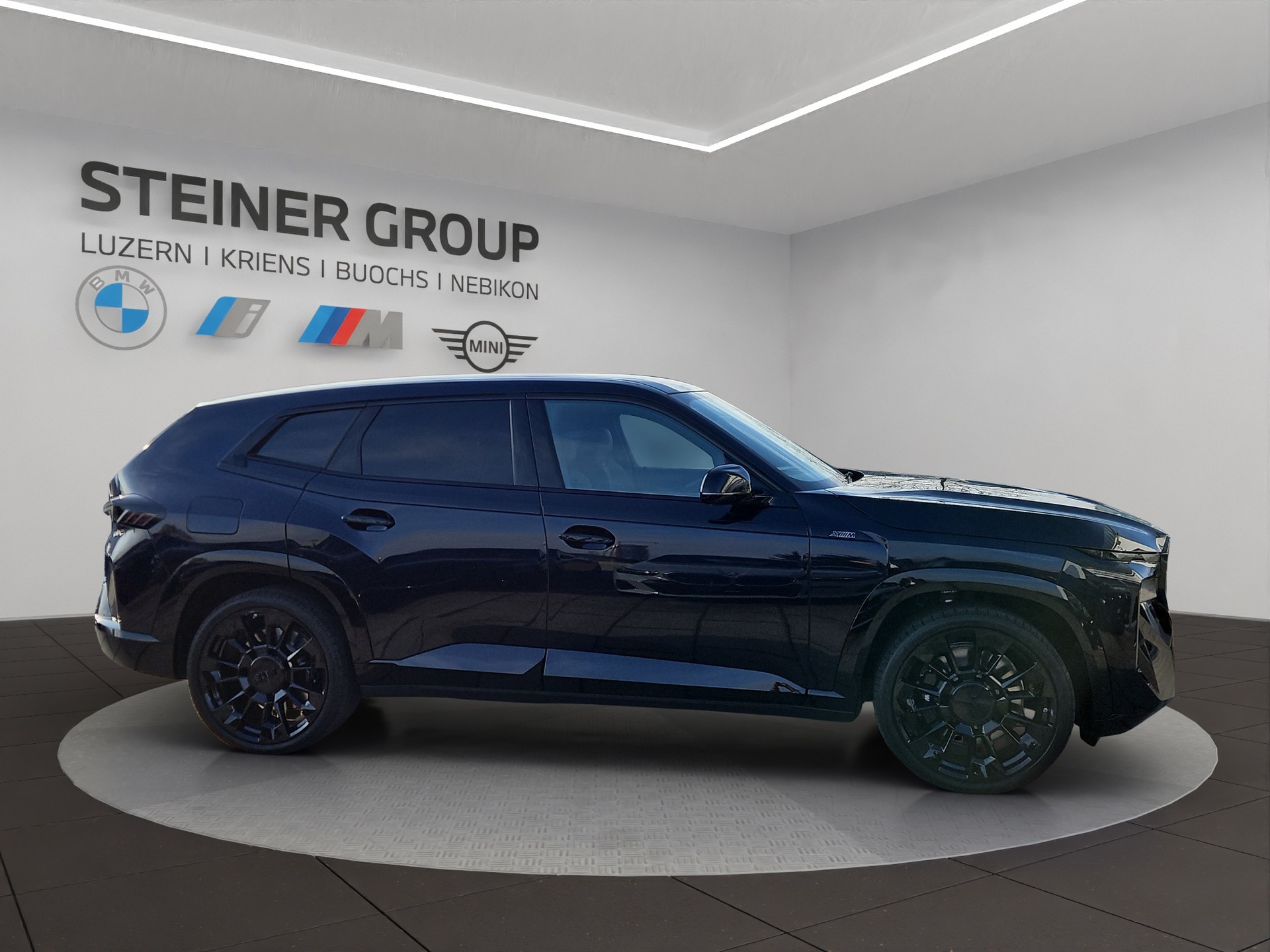 BMW XM xDrive 50e PHEV Steptronic-image-4