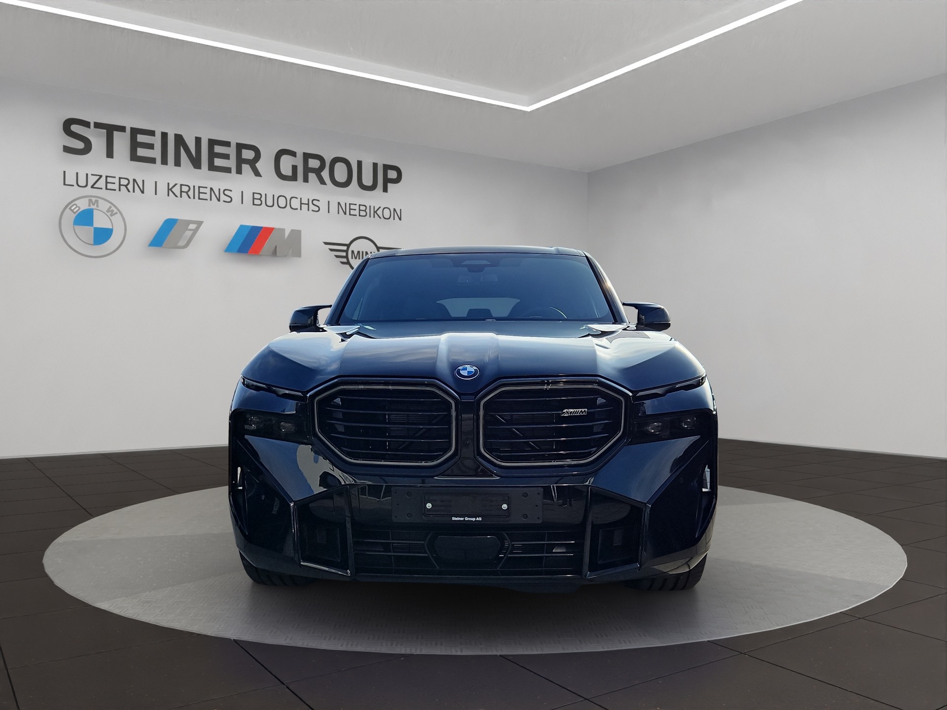 BMW XM xDrive 50e PHEV Steptronic-image-1