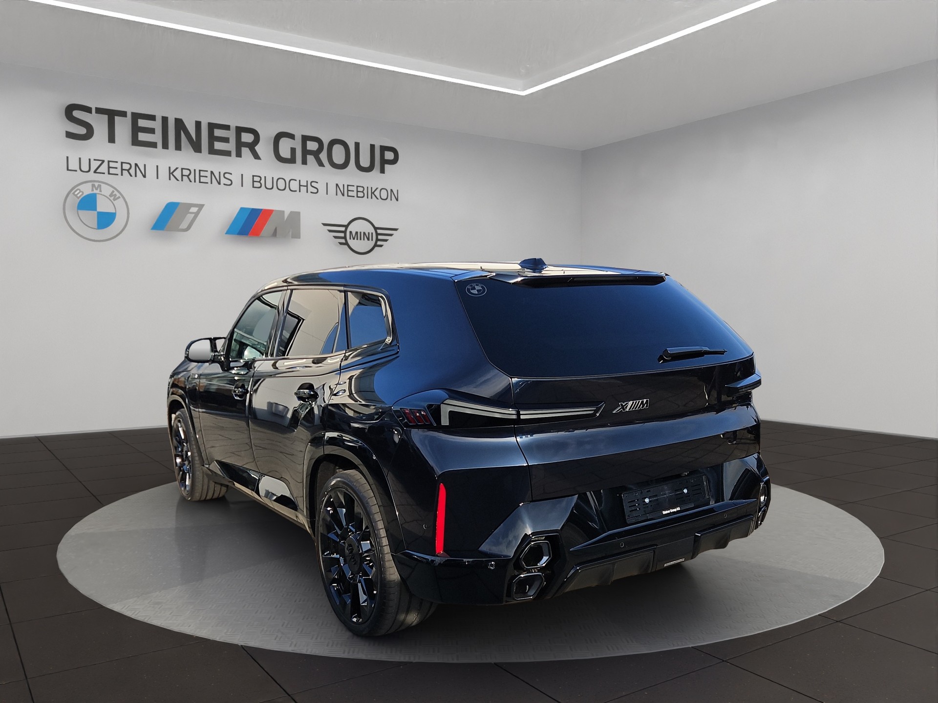 BMW XM xDrive 50e PHEV Steptronic-image-5