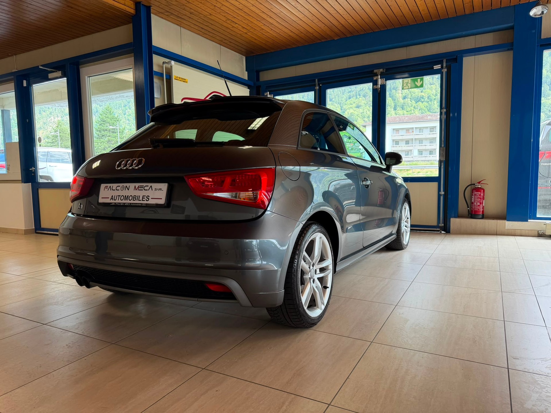 AUDI A1 1.4 TFSI Ambition S-tronic S LINE-image-9