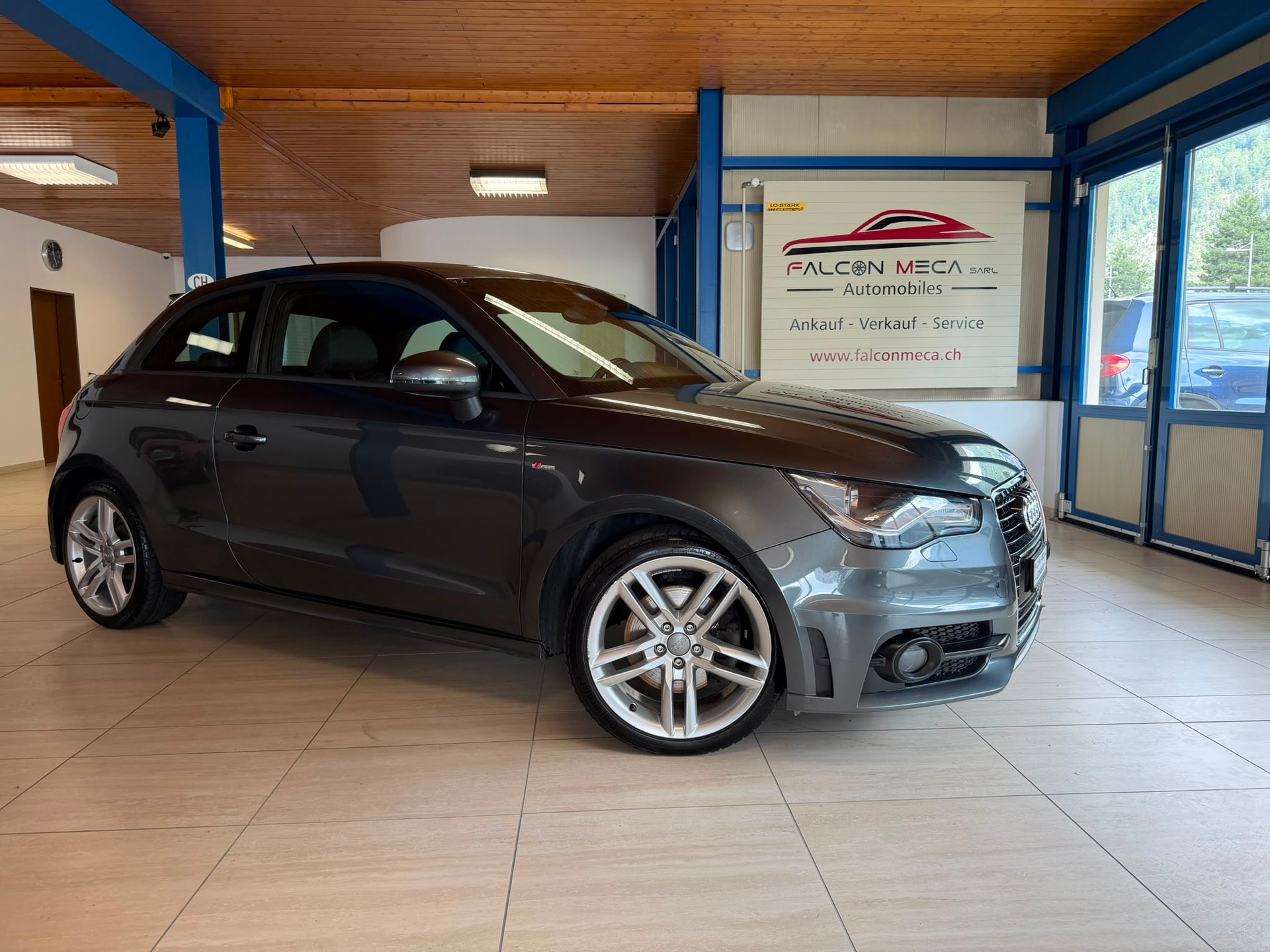 AUDI A1 1.4 TFSI Ambition S-tronic S LINE-image-1